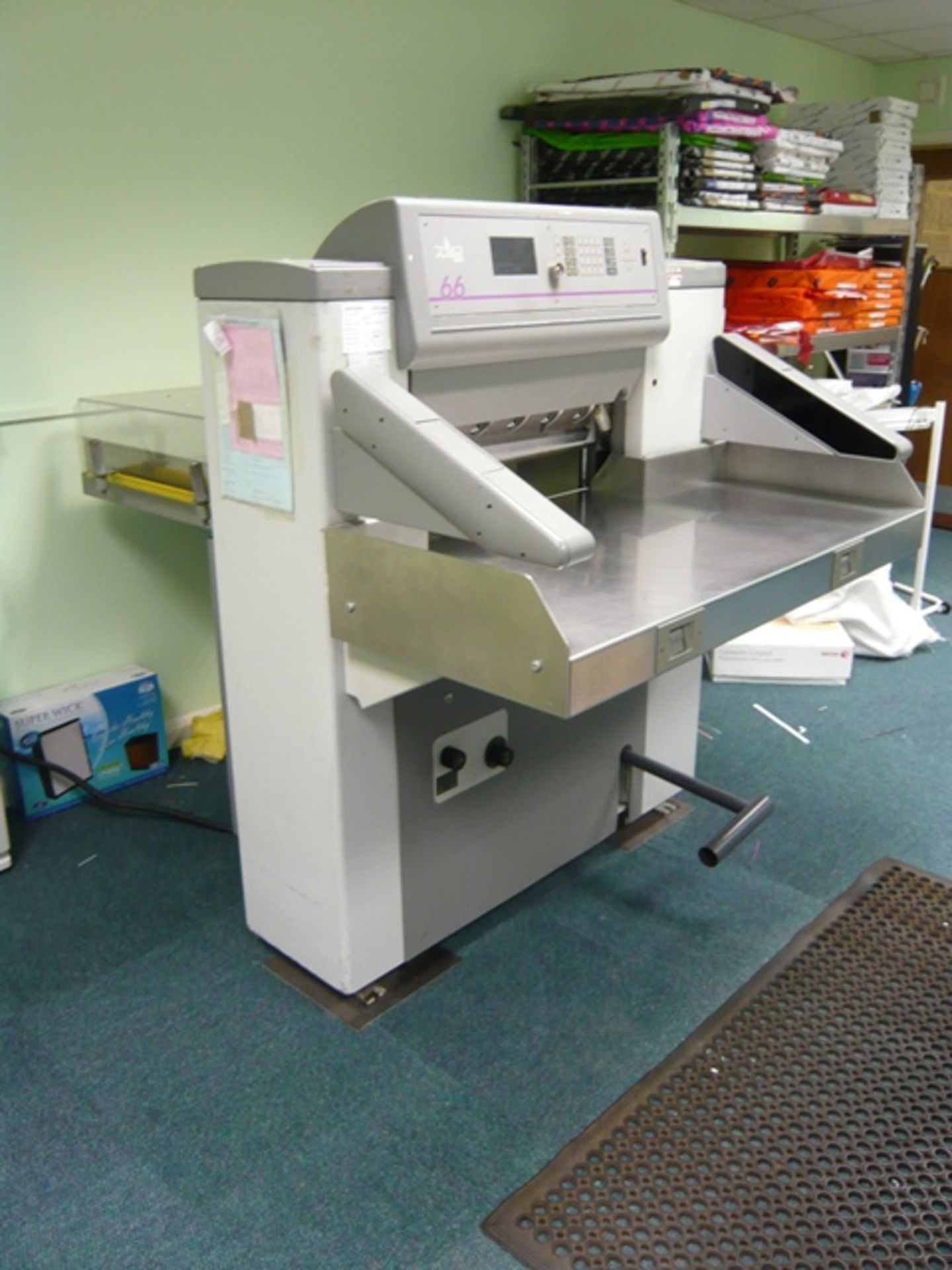 Polar Mohr model 66E programmable guillotine No. 68H1114 (1998),Please note this item is located a - Image 4 of 6