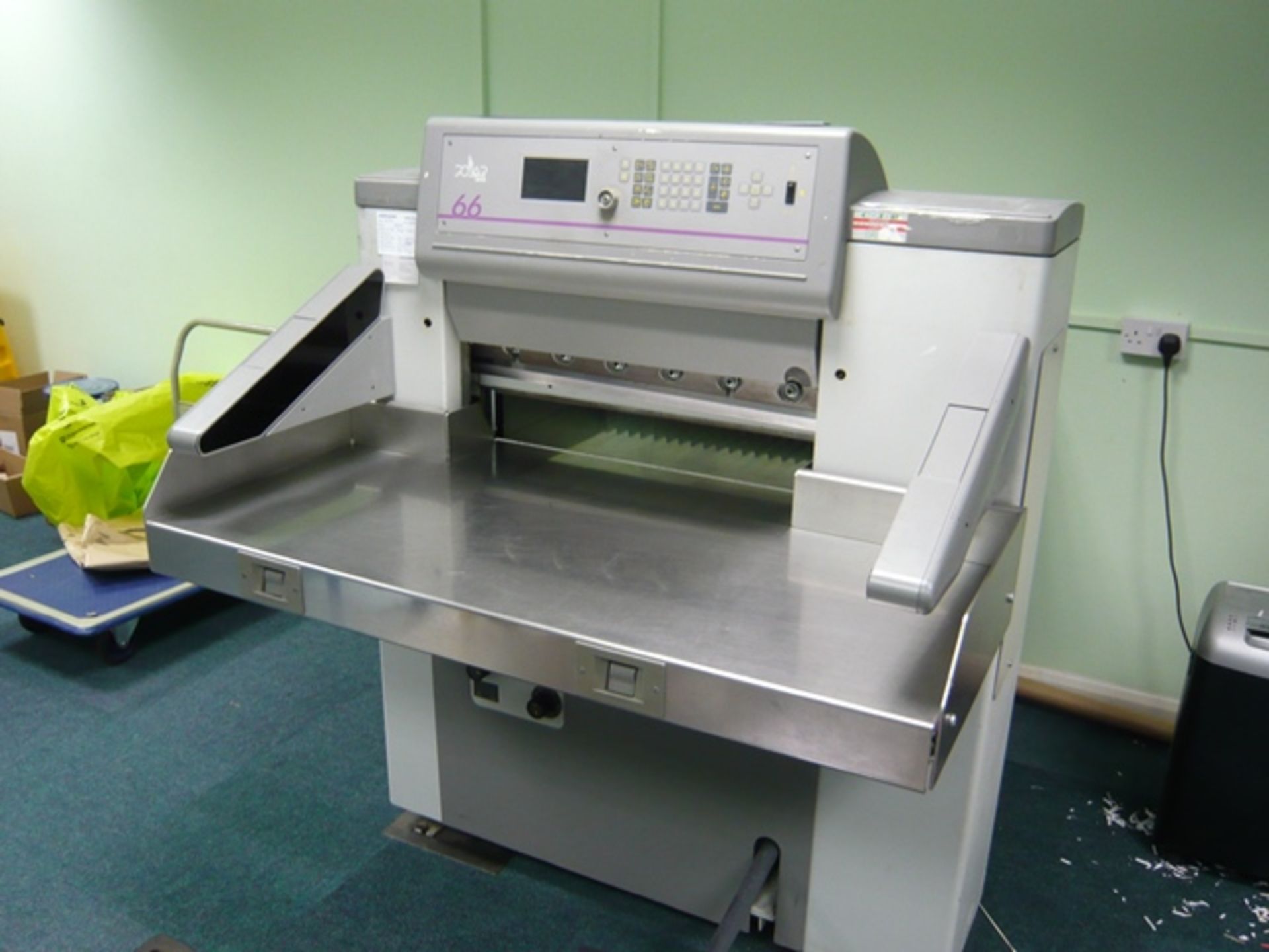 Polar Mohr model 66E programmable guillotine No. 68H1114 (1998),Please note this item is located a - Image 2 of 6