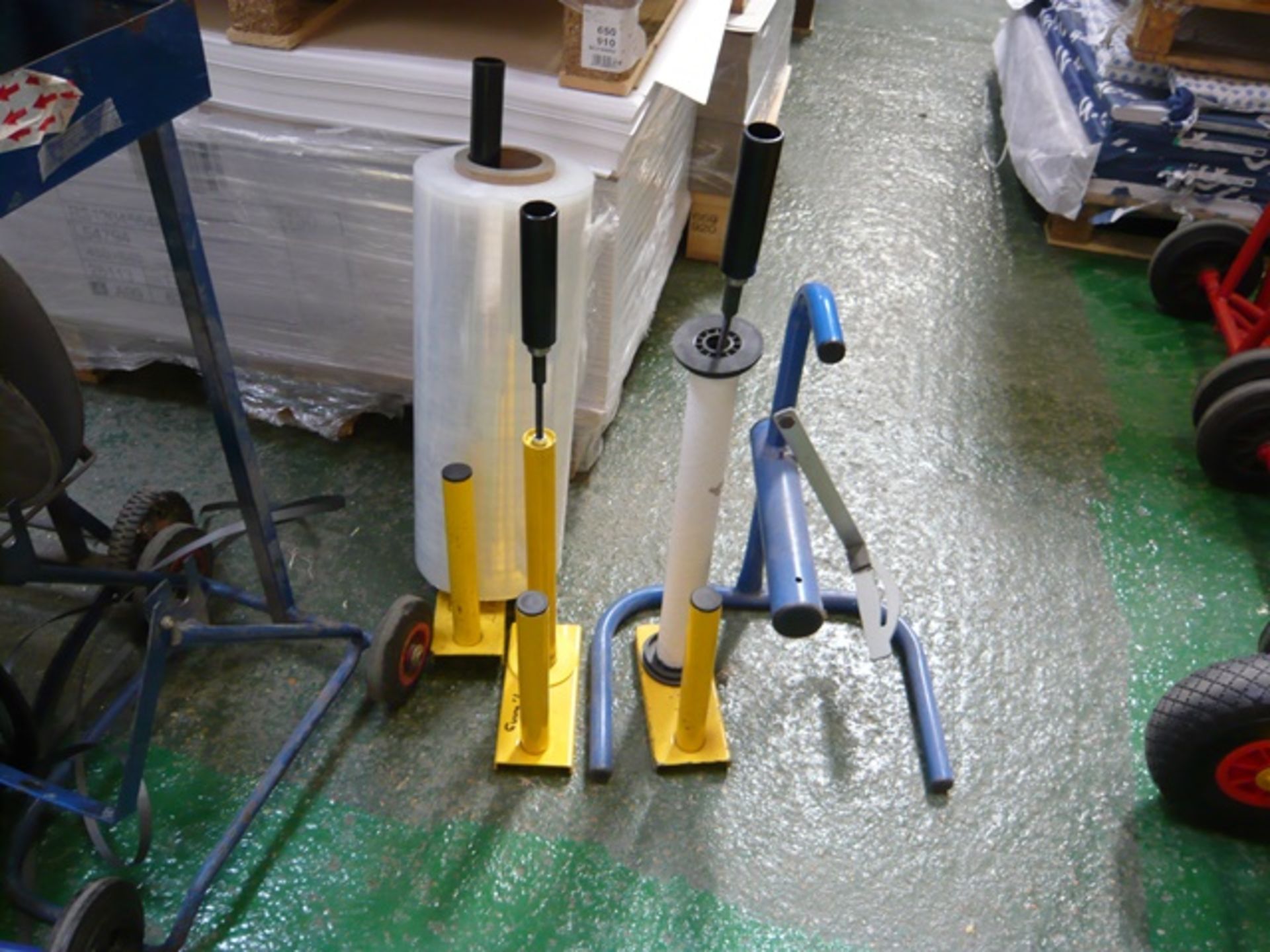 4-pallet strapping stands with crimping tools and manual shrink wrapping holders as lotted - Image 2 of 2
