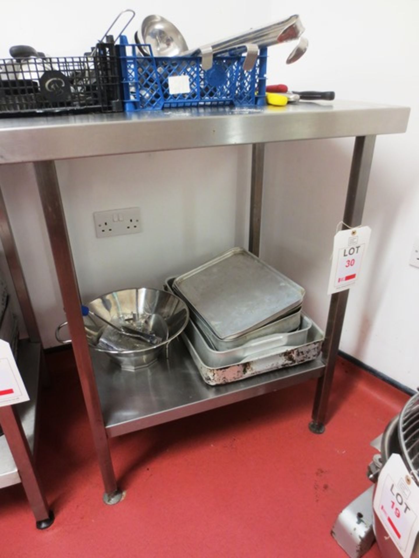 Stainless steel table with under counter shelf, approx dimensions: 760 x 560mm