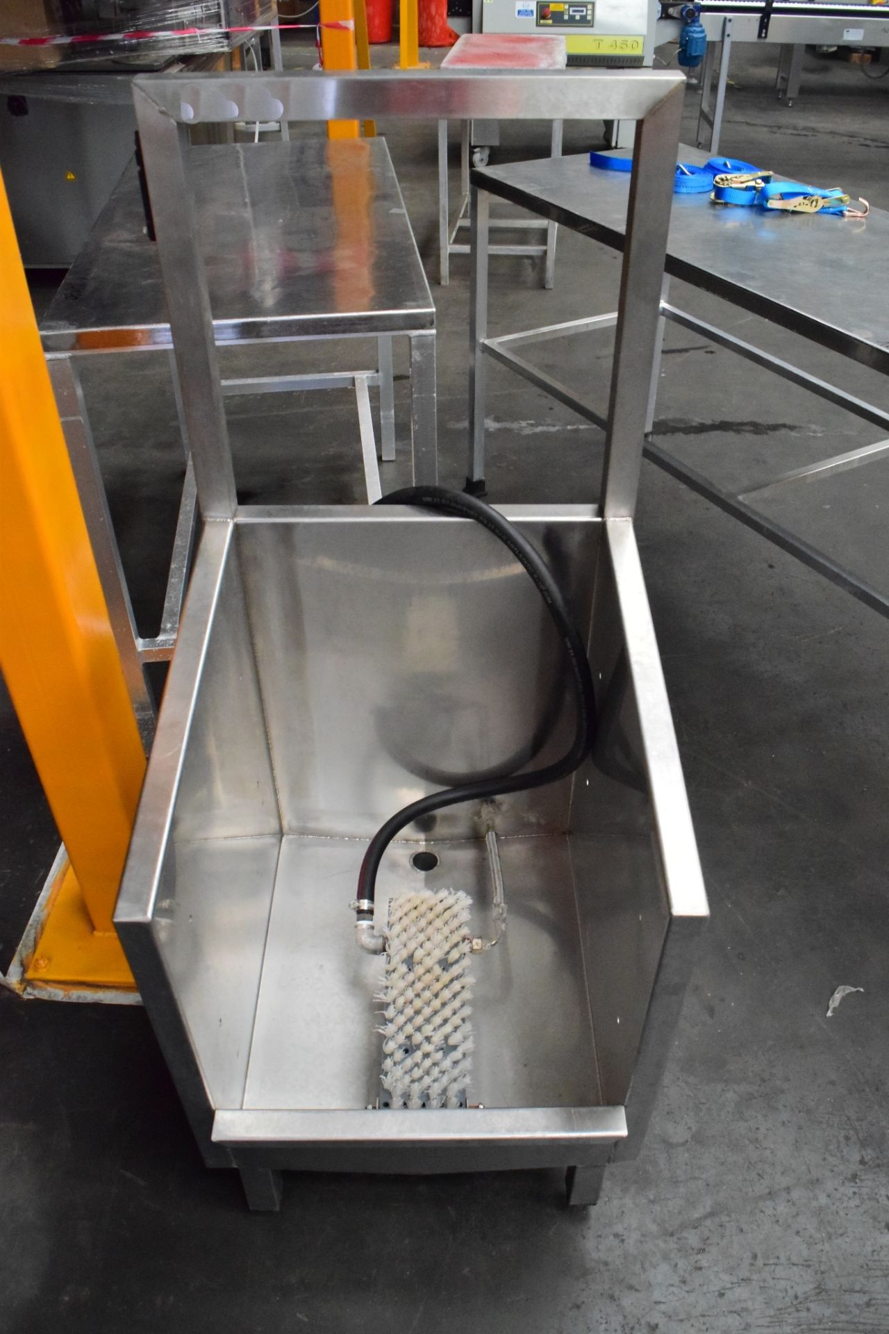 Boot Washer - Overall dimensions: 1260 H x 650 L x 550 W Lift out charge to be applied: £5 plus VAT - Image 2 of 3