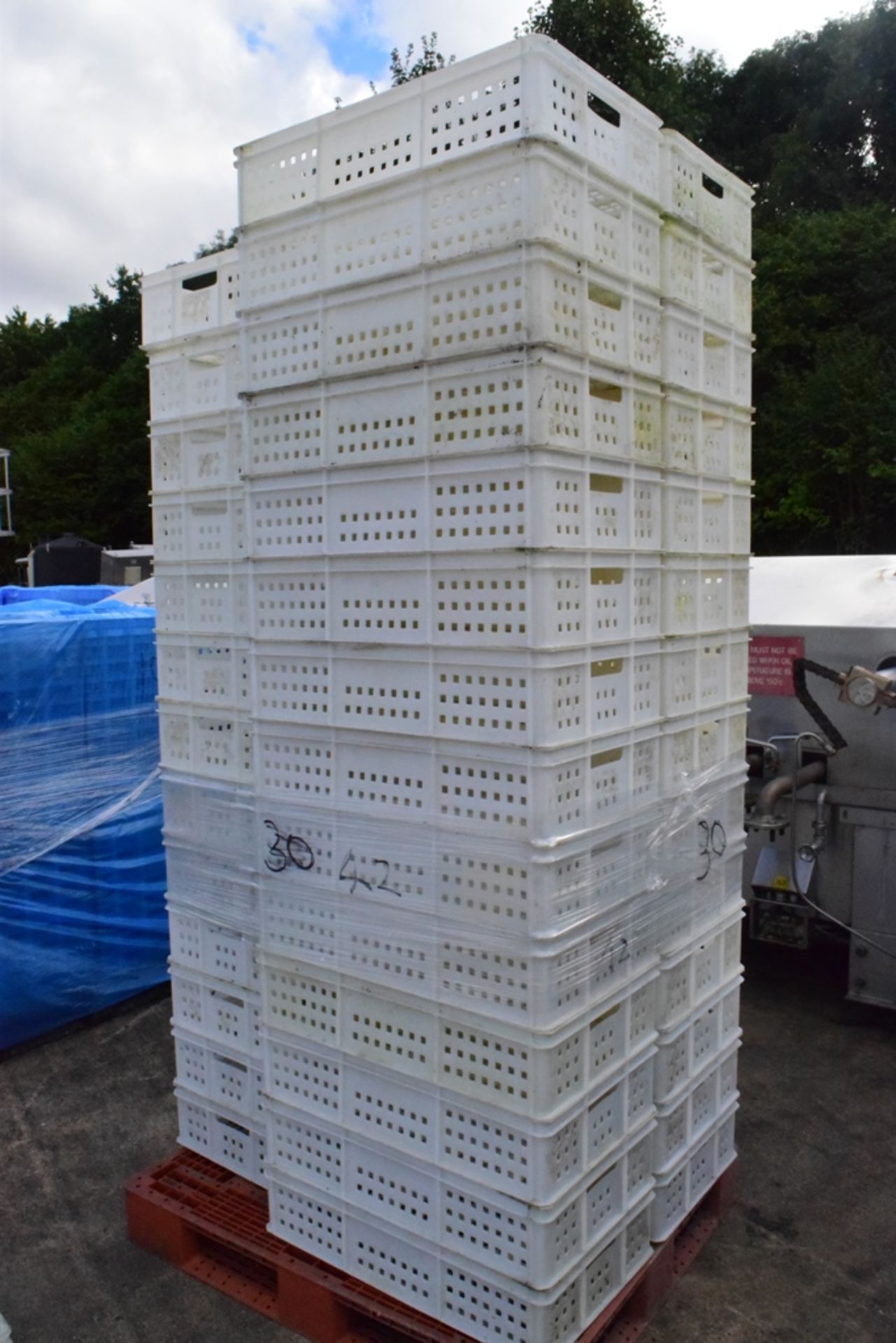 42 x plastic trays - 720 x 420. Lift out charge to be applied: £10 plus VAT - Image 2 of 2