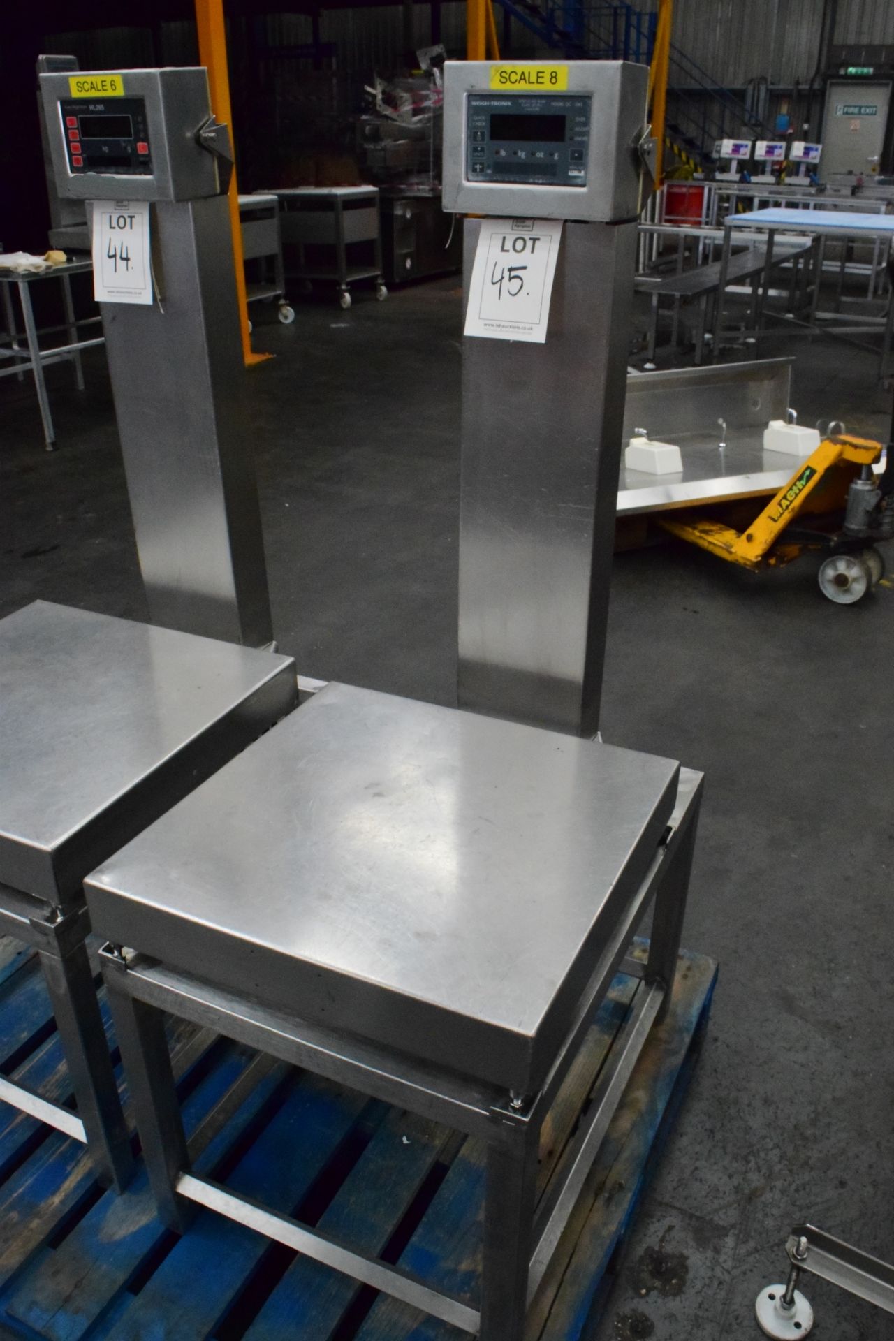 Avery weigh tronix, model: QC3265, on stand, platform size: 500 x 500, 1400 H x 500 W x 700 Lift out - Image 3 of 3