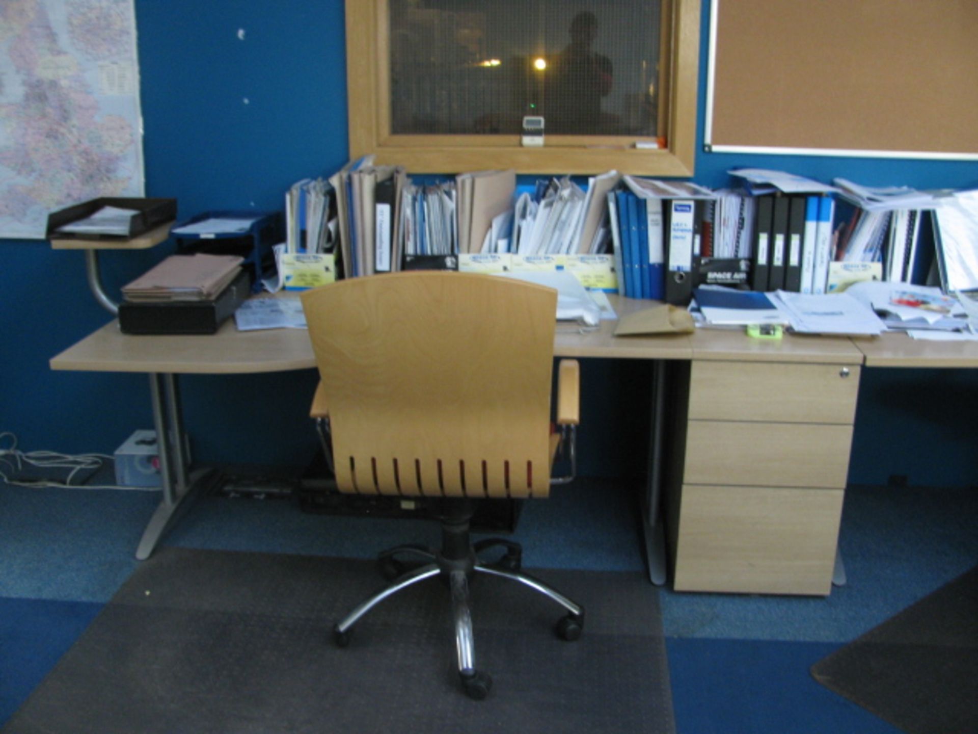 2 light oak veneer workstations with pedestals and gas operated chair - Image 2 of 2