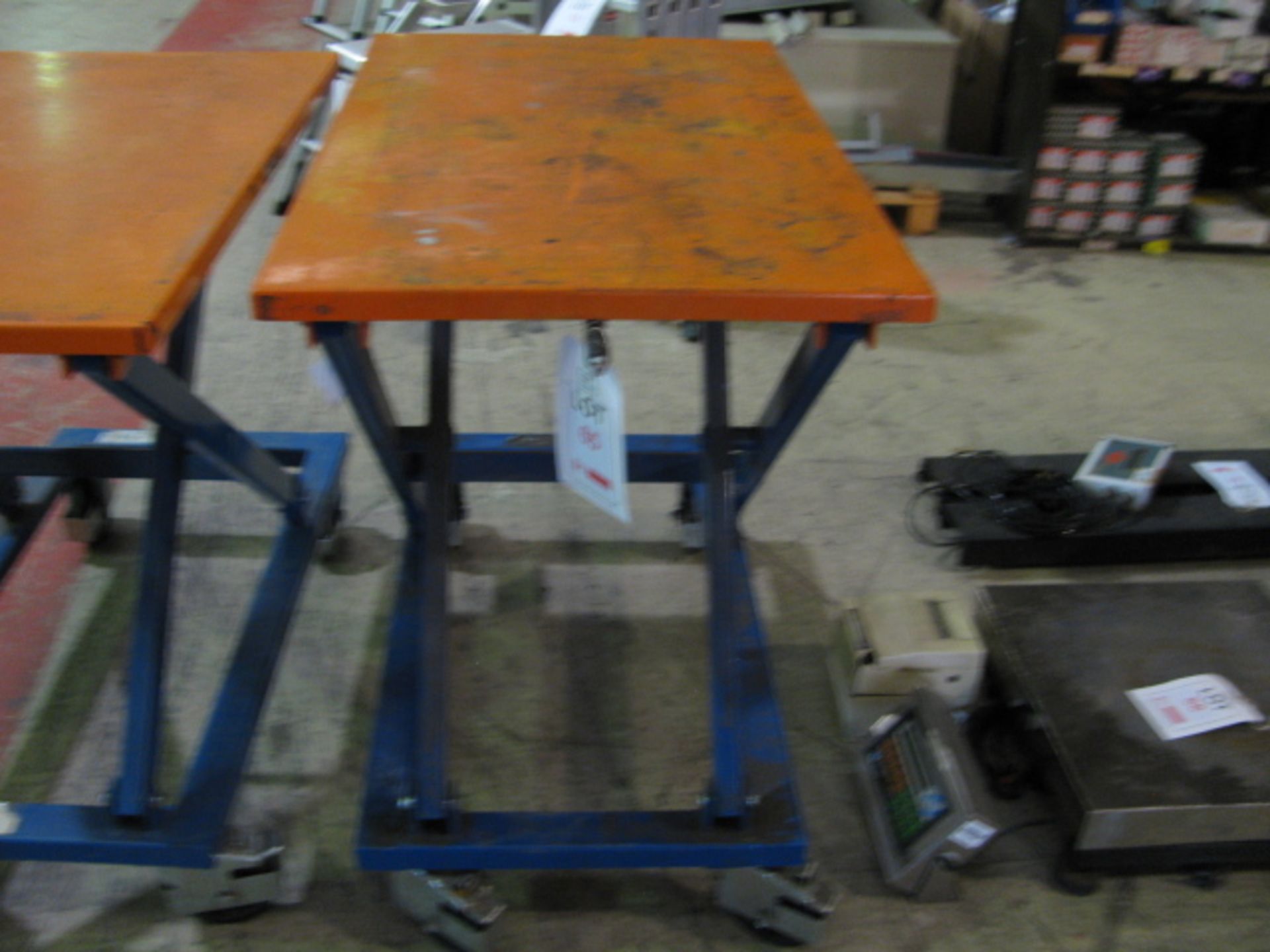 300kg scissor lifting table. NB. This item has no record of Thorough Examination. The purchaser must