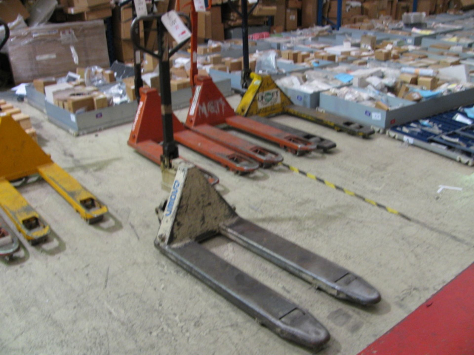 Crown 2.5t pallet truck