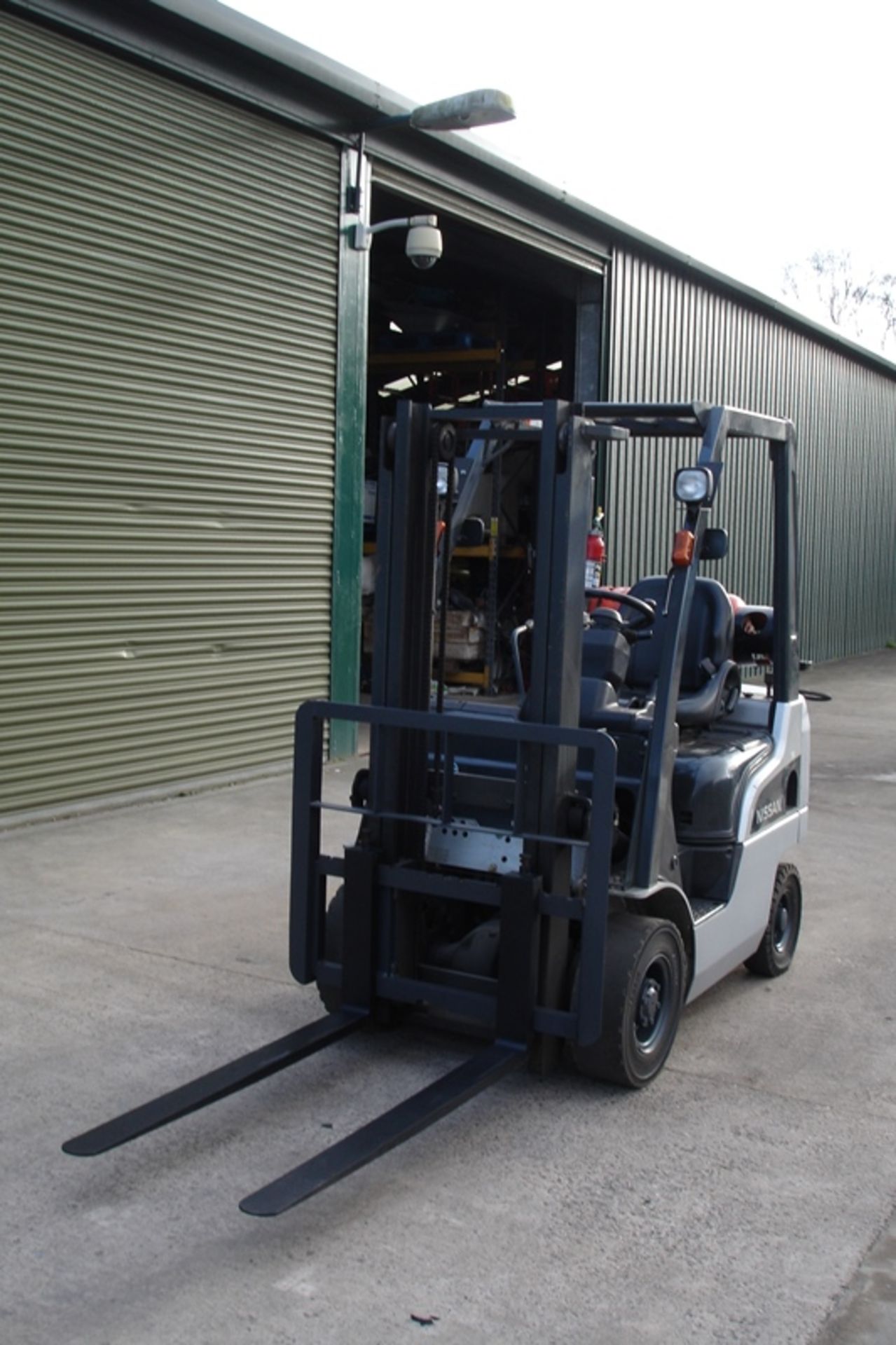 Nissan 1.5 ton Forklift  ( 2009 ) - Image 4 of 5