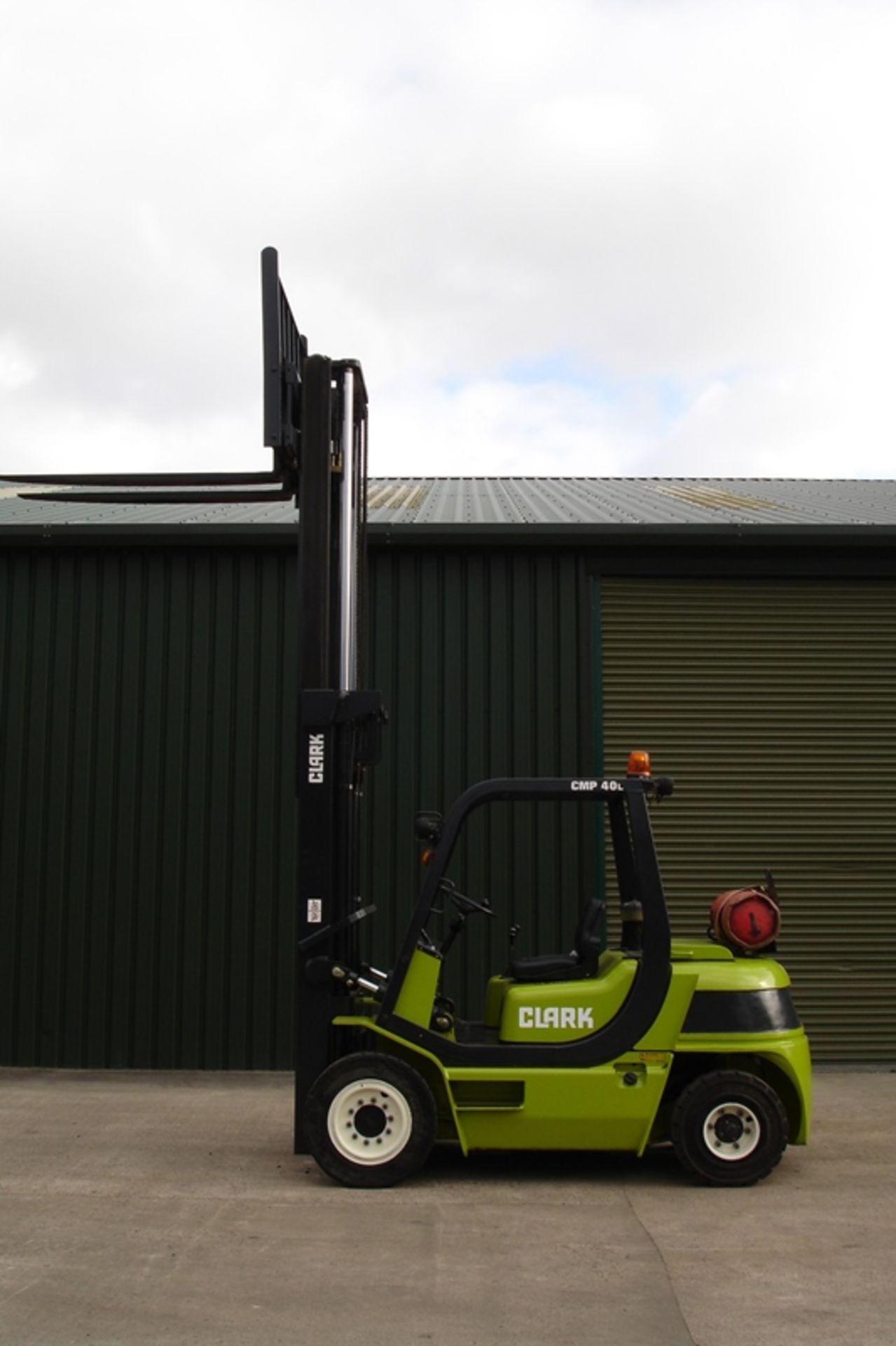 Clark CMP40L Forklift   ( 2005 ) - Image 5 of 5