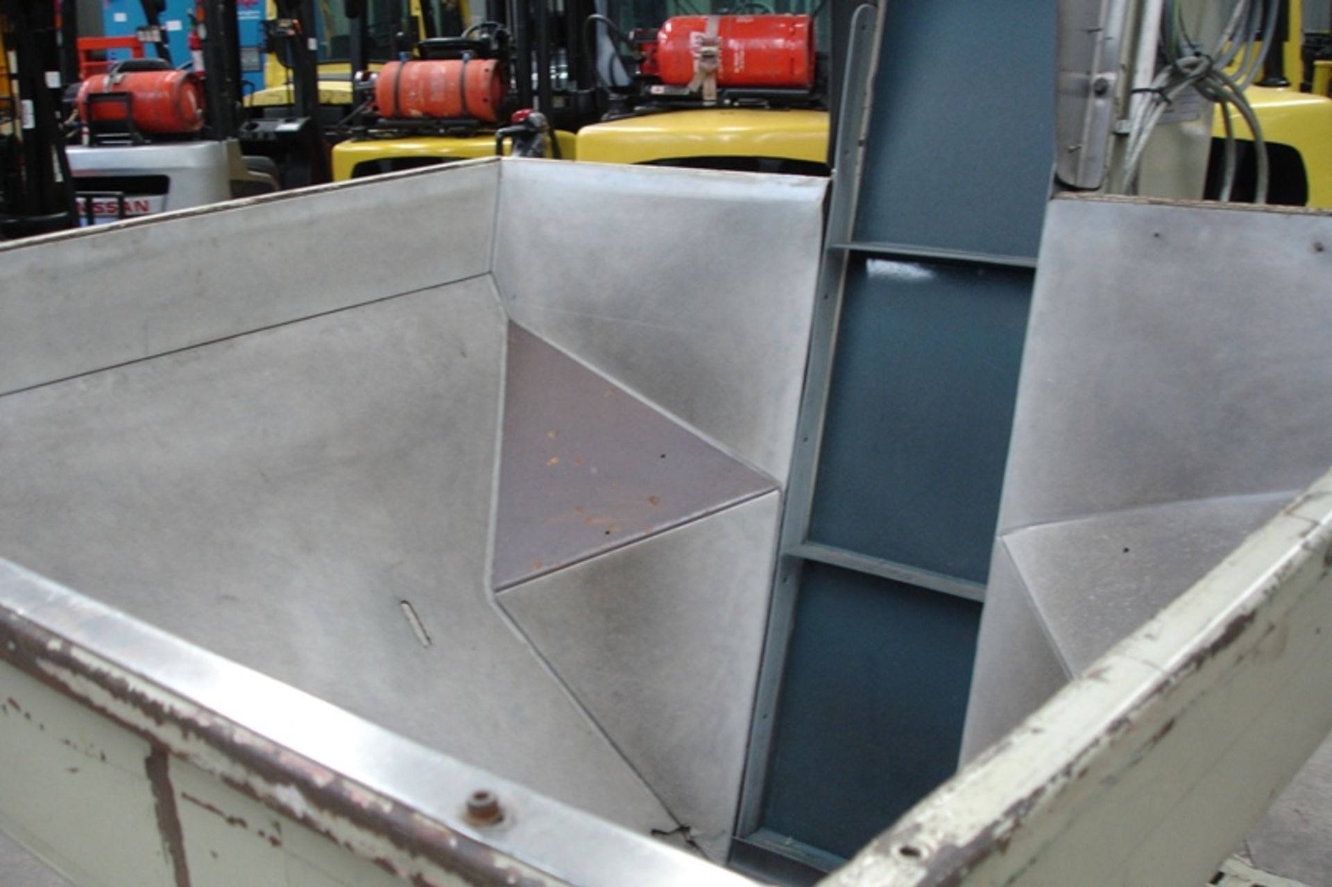 Large Hopper-Uplift Conveyor - Image 4 of 5