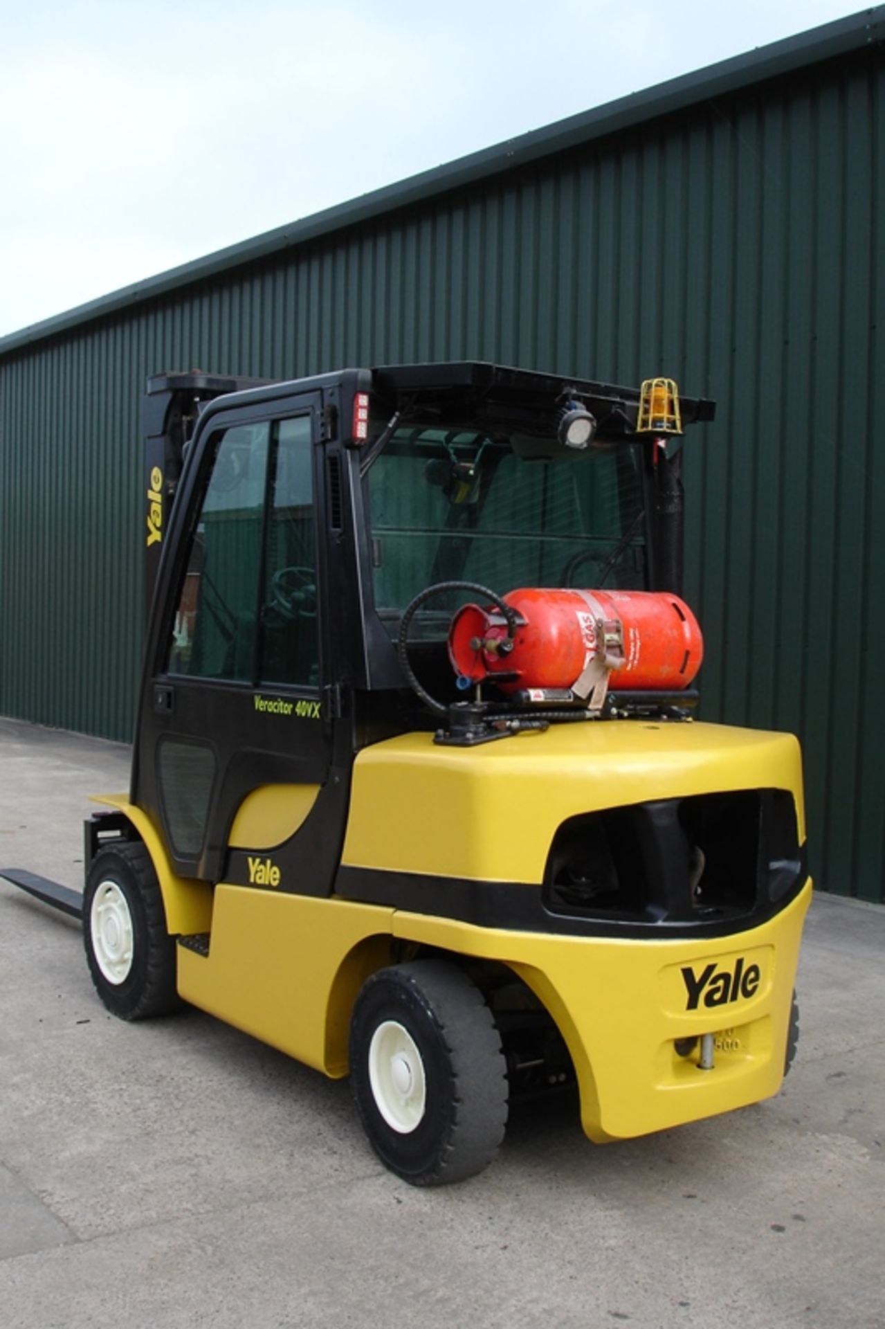 Yale GLP40VX5  Forklift   ( 2011 ) - Image 2 of 5