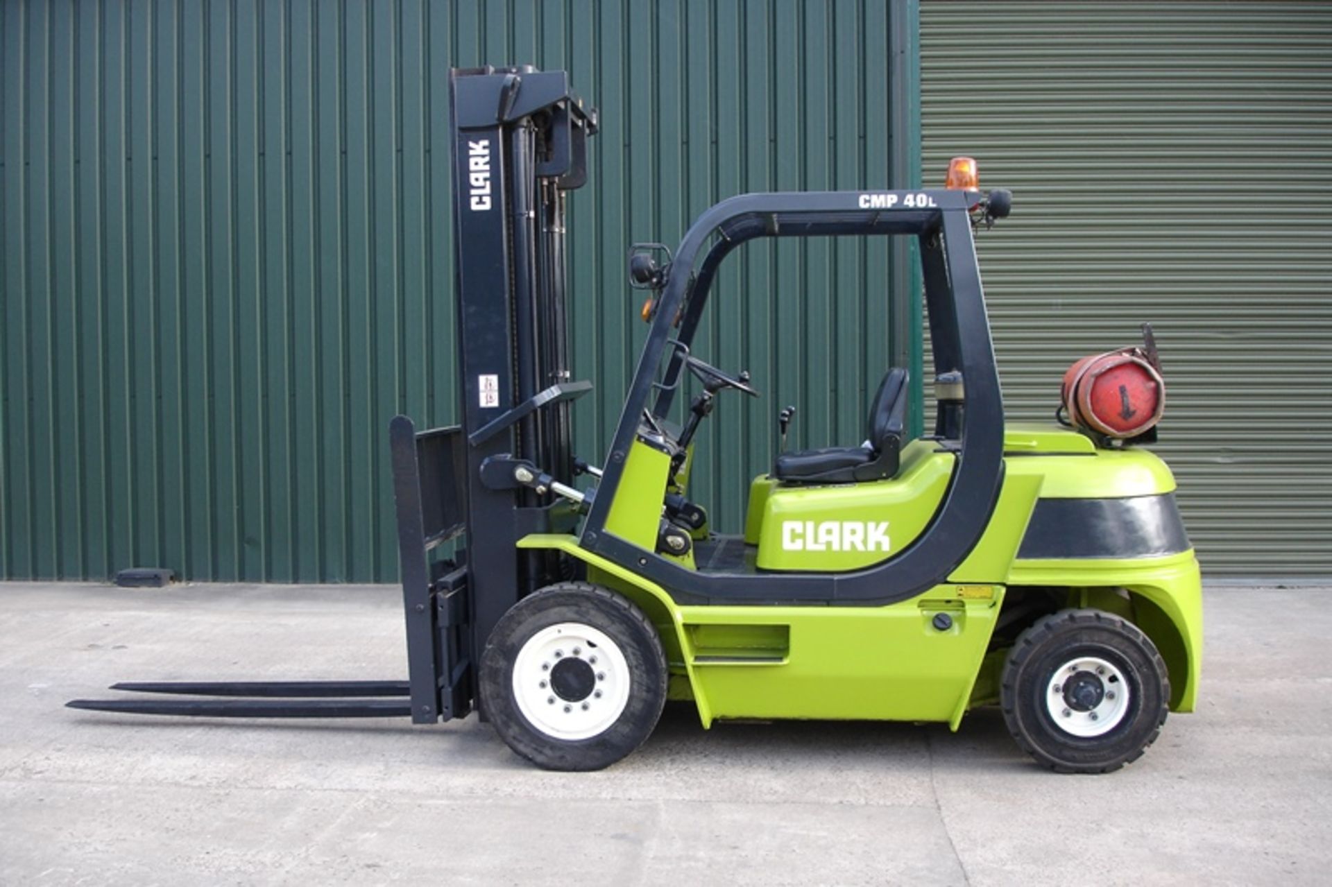 Clark CMP40L Forklift   ( 2005 )