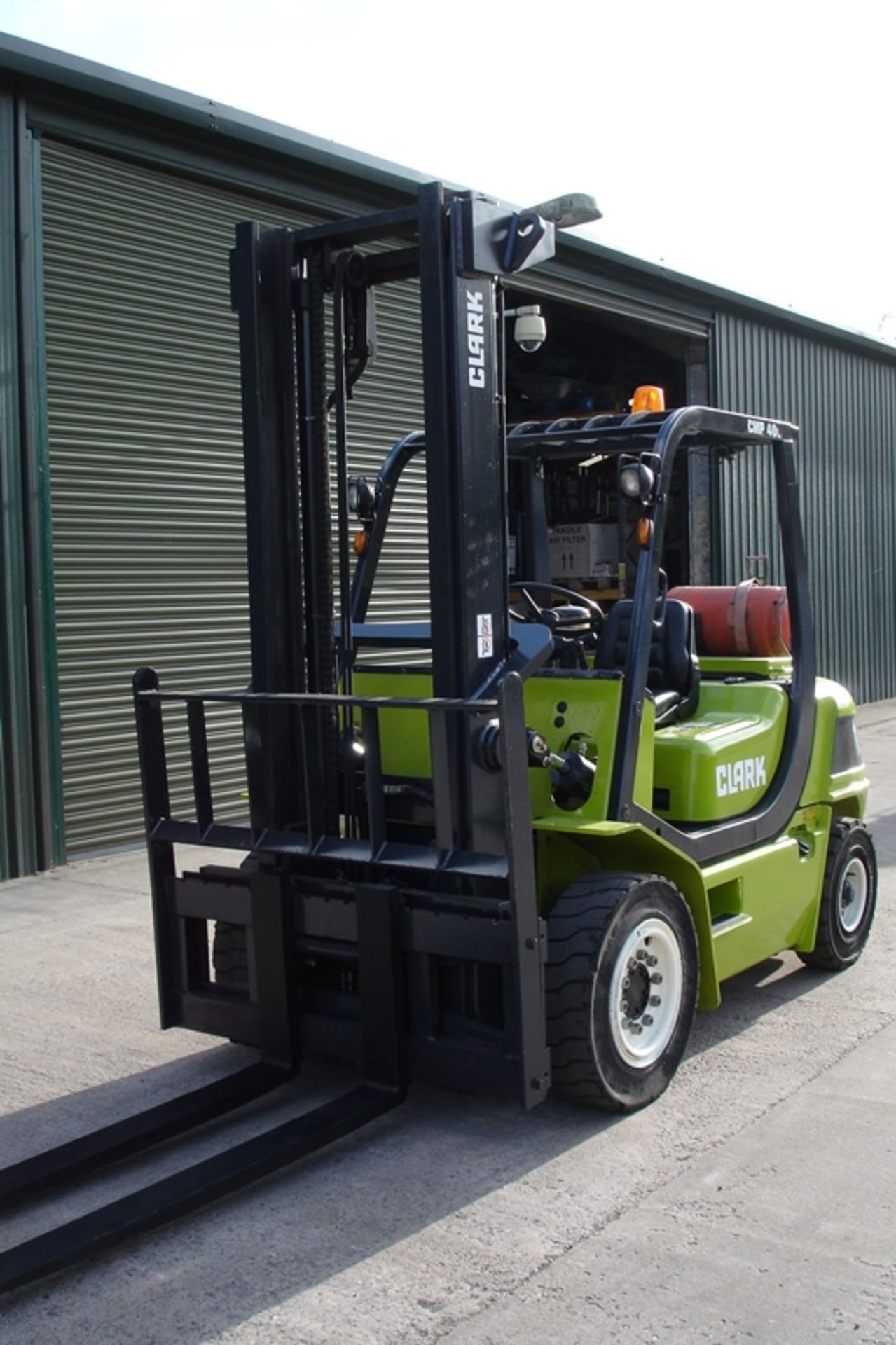 Clark CMP40L Forklift   ( 2005 ) - Image 4 of 5