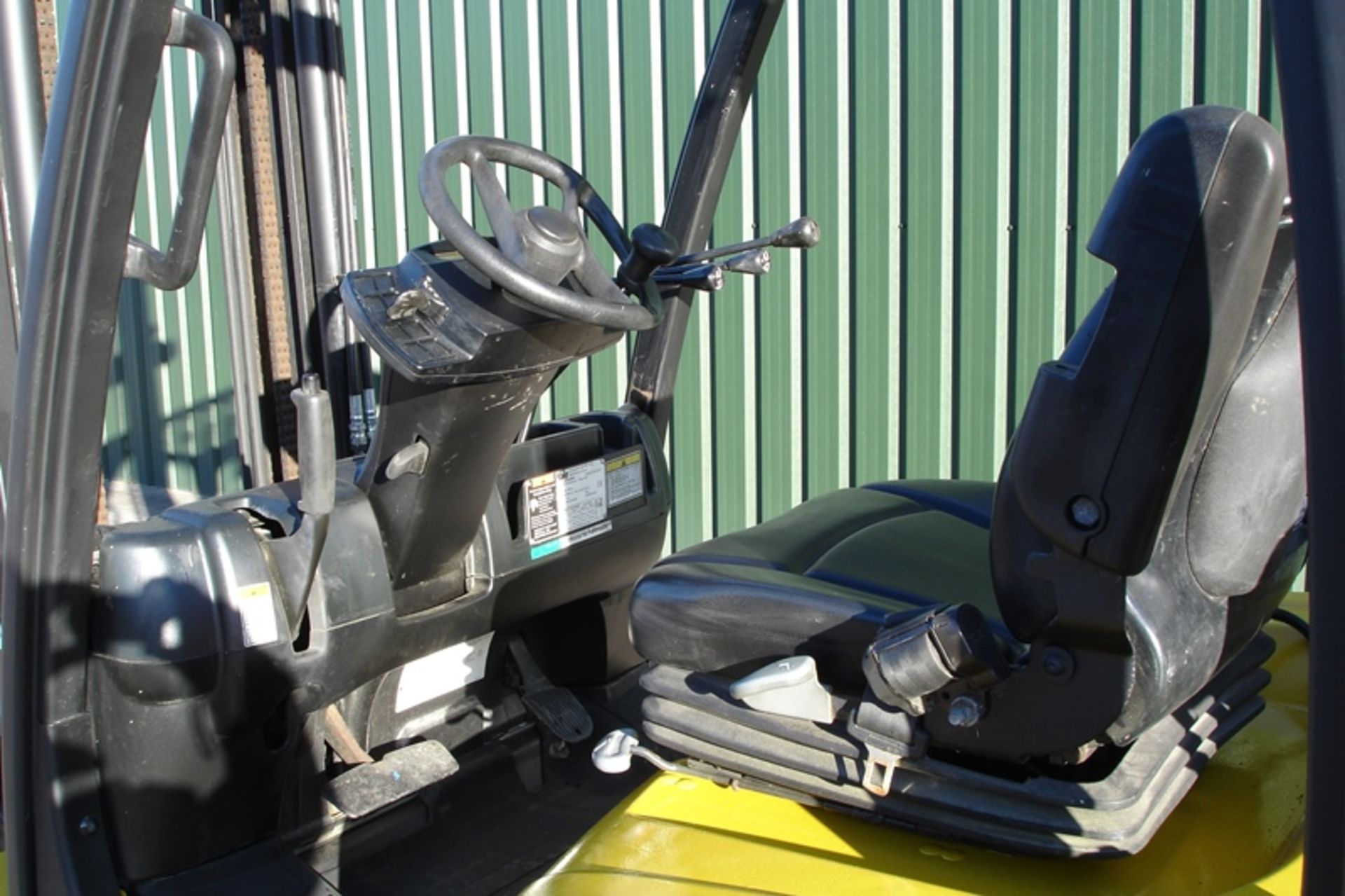 Yale  GLP2.5VX  Forklift   ( 2010 ) - Image 5 of 6