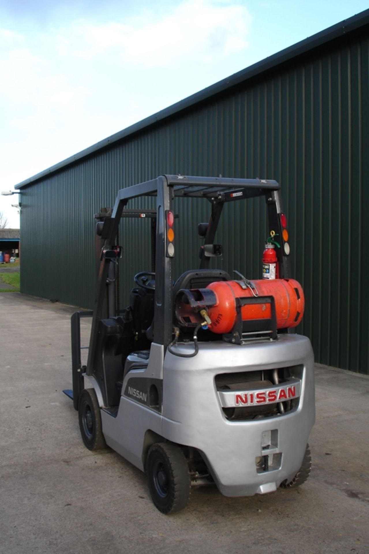 Nissan 1.5 ton Forklift  ( 2009 ) - Image 2 of 5