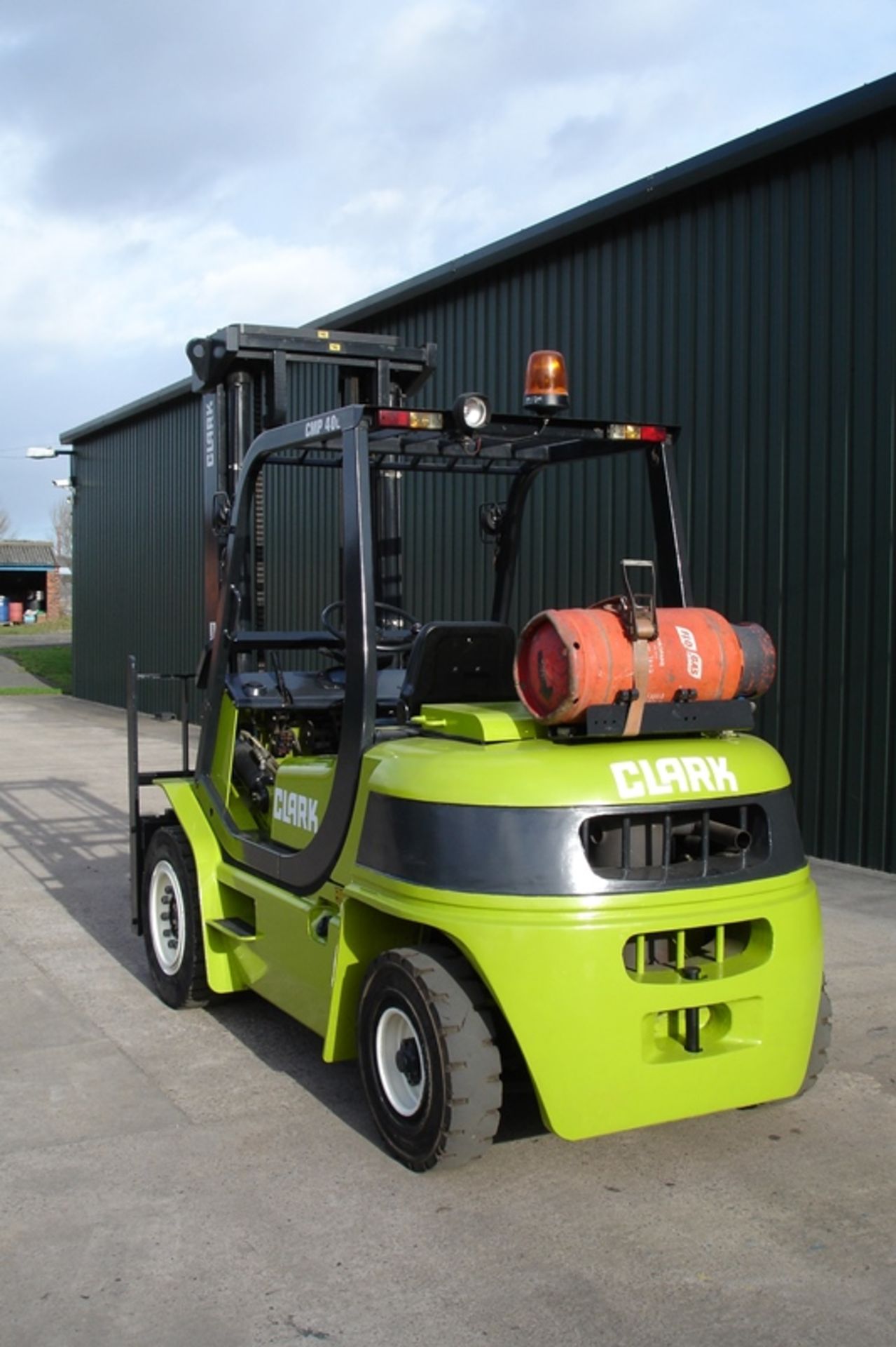 Clark CMP40L Forklift   ( 2005 ) - Image 2 of 5