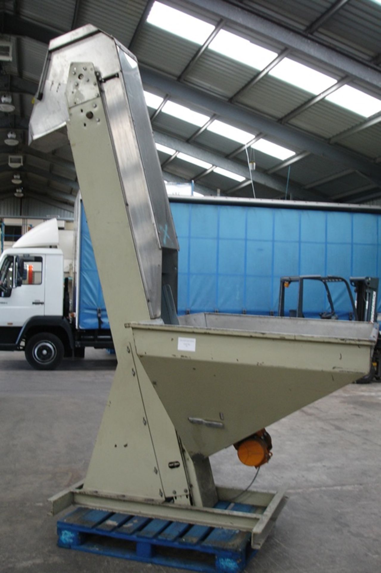 Large Hopper-Uplift Conveyor