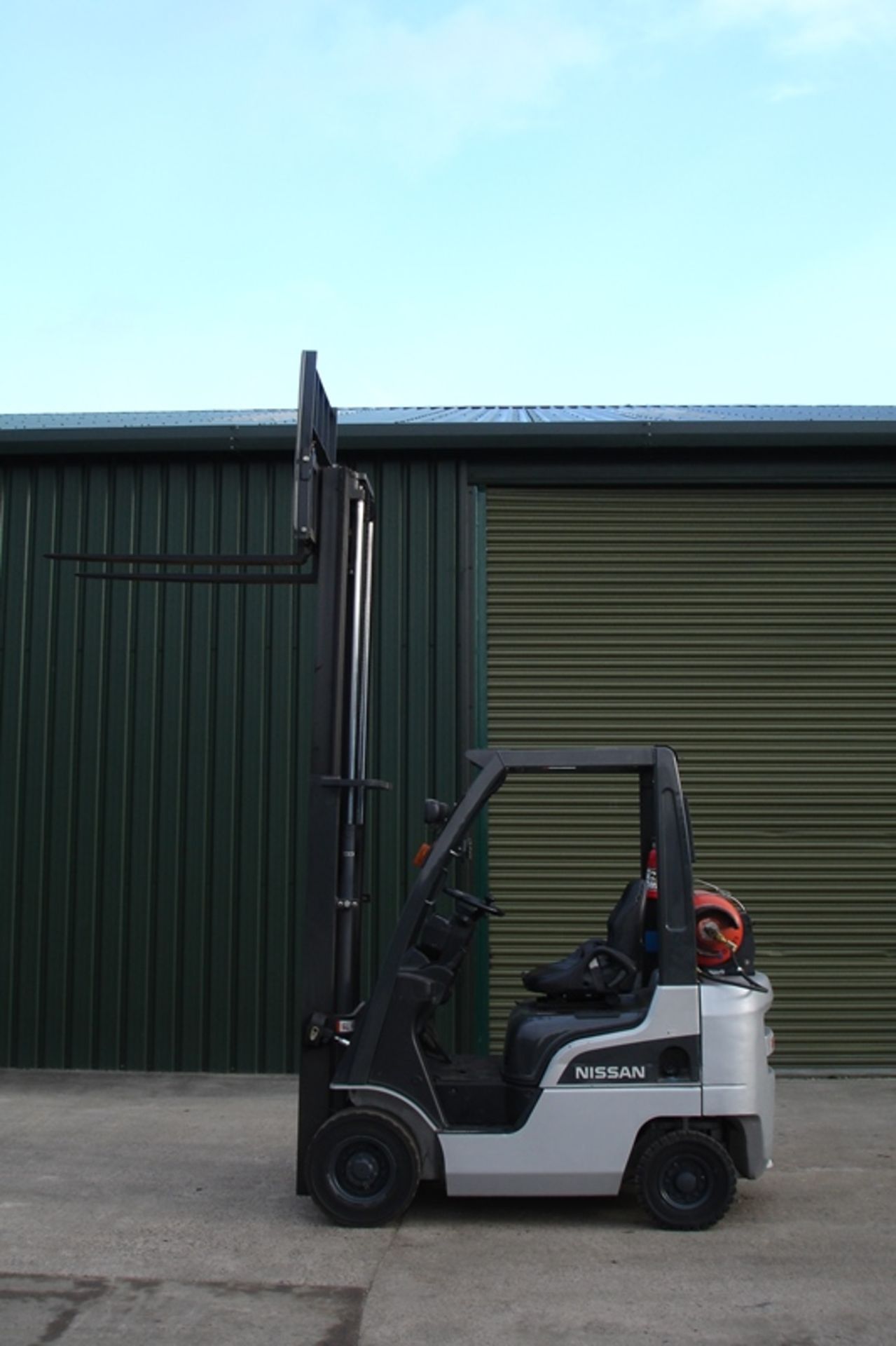 Nissan 1.5 ton Forklift  ( 2009 ) - Image 5 of 5