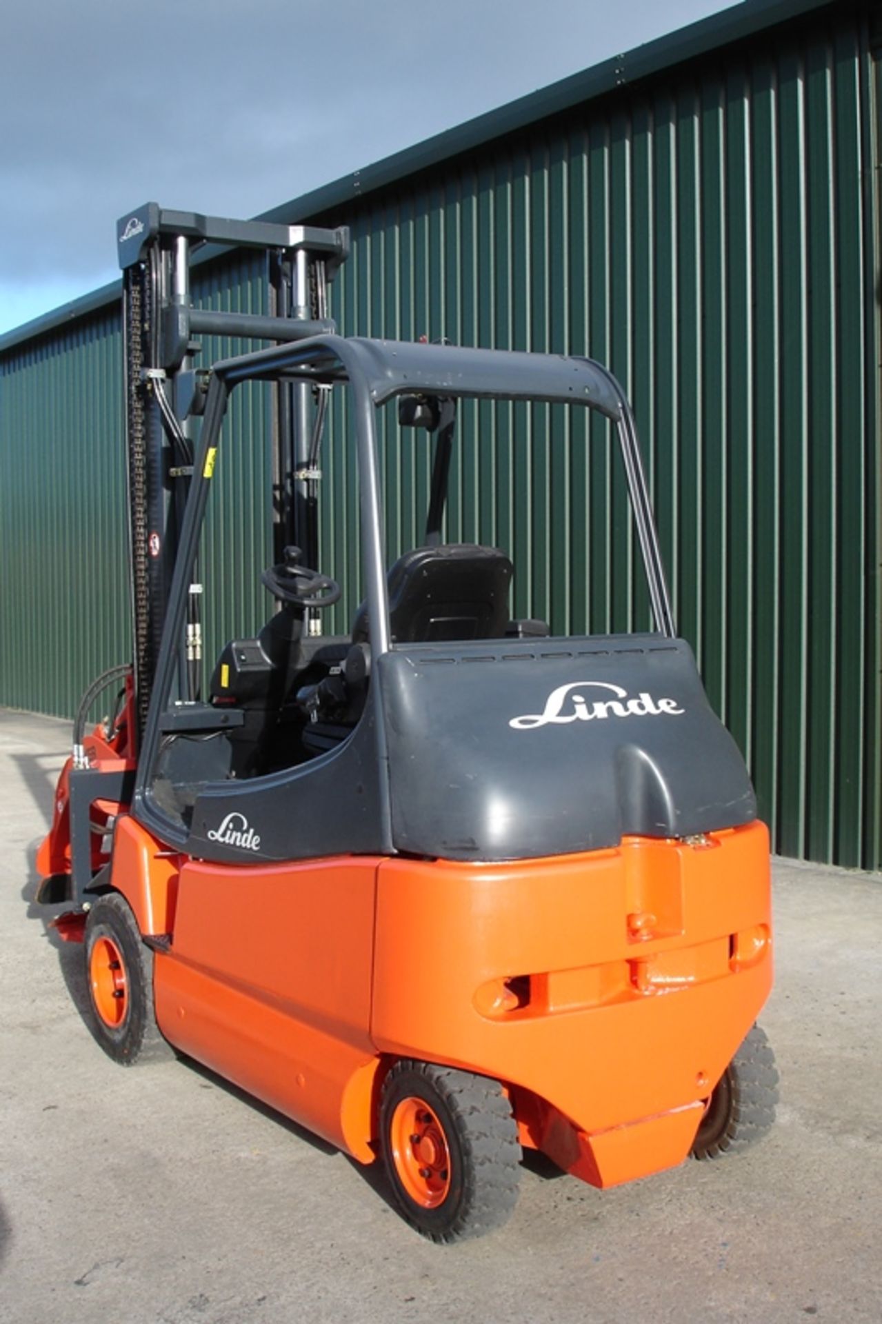 Linde E30-600  Forklift   ( 280 Hours only ) - Image 2 of 11