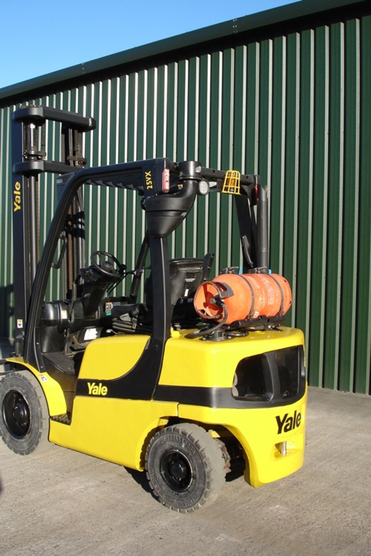 Yale  GLP2.5VX  Forklift   ( 2010 ) - Image 2 of 6