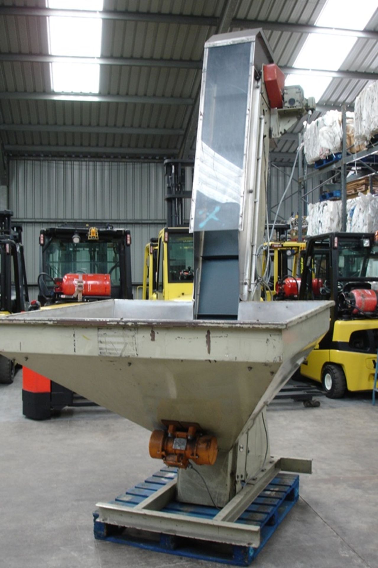 Large Hopper-Uplift Conveyor - Image 2 of 5