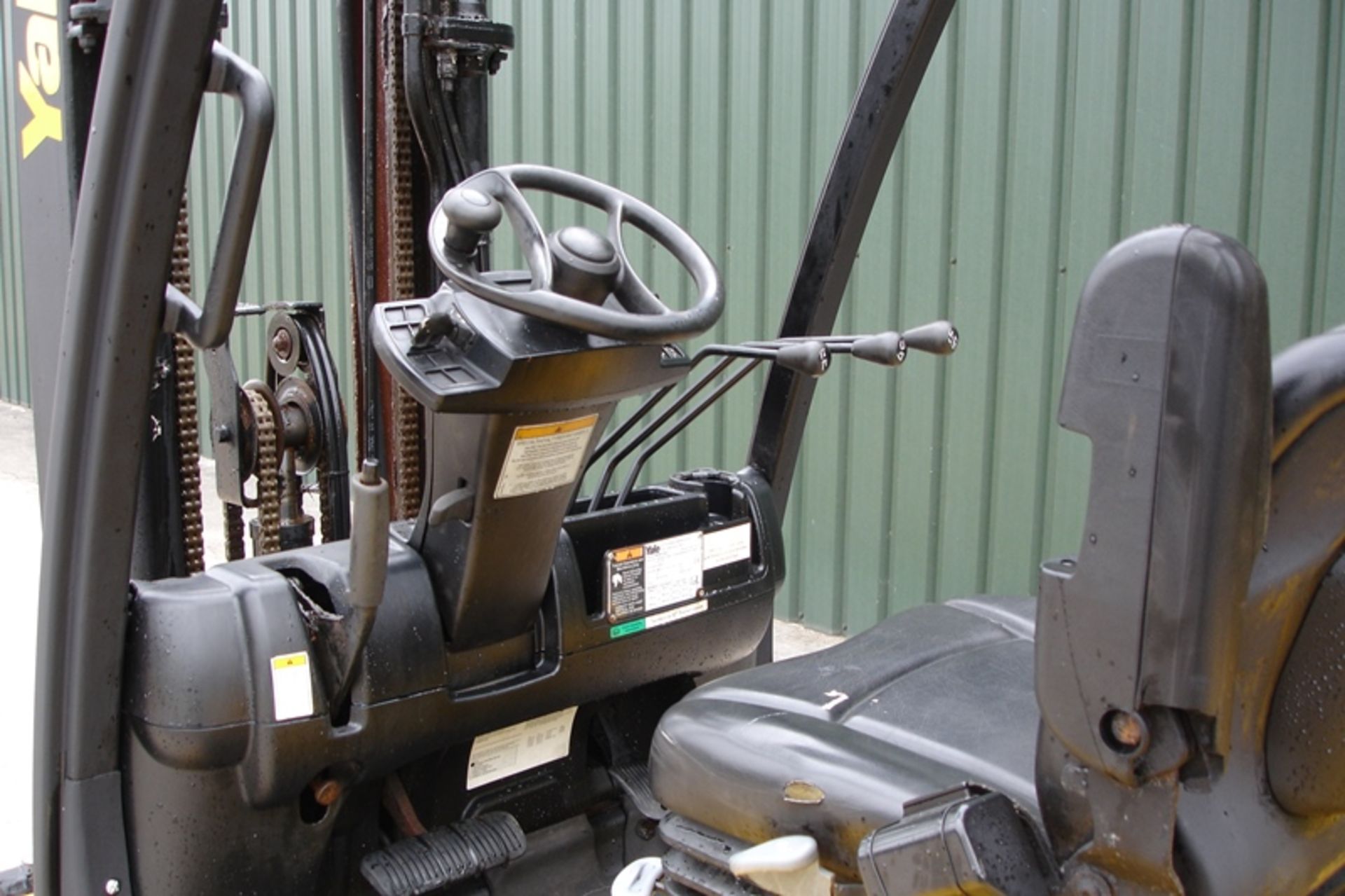 Yale GDP25VX Forklift (2010) - Image 7 of 8