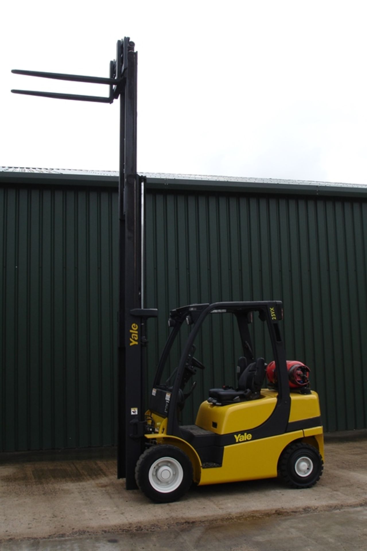 Yale GLP25VX Forklift (2011) - Image 6 of 6