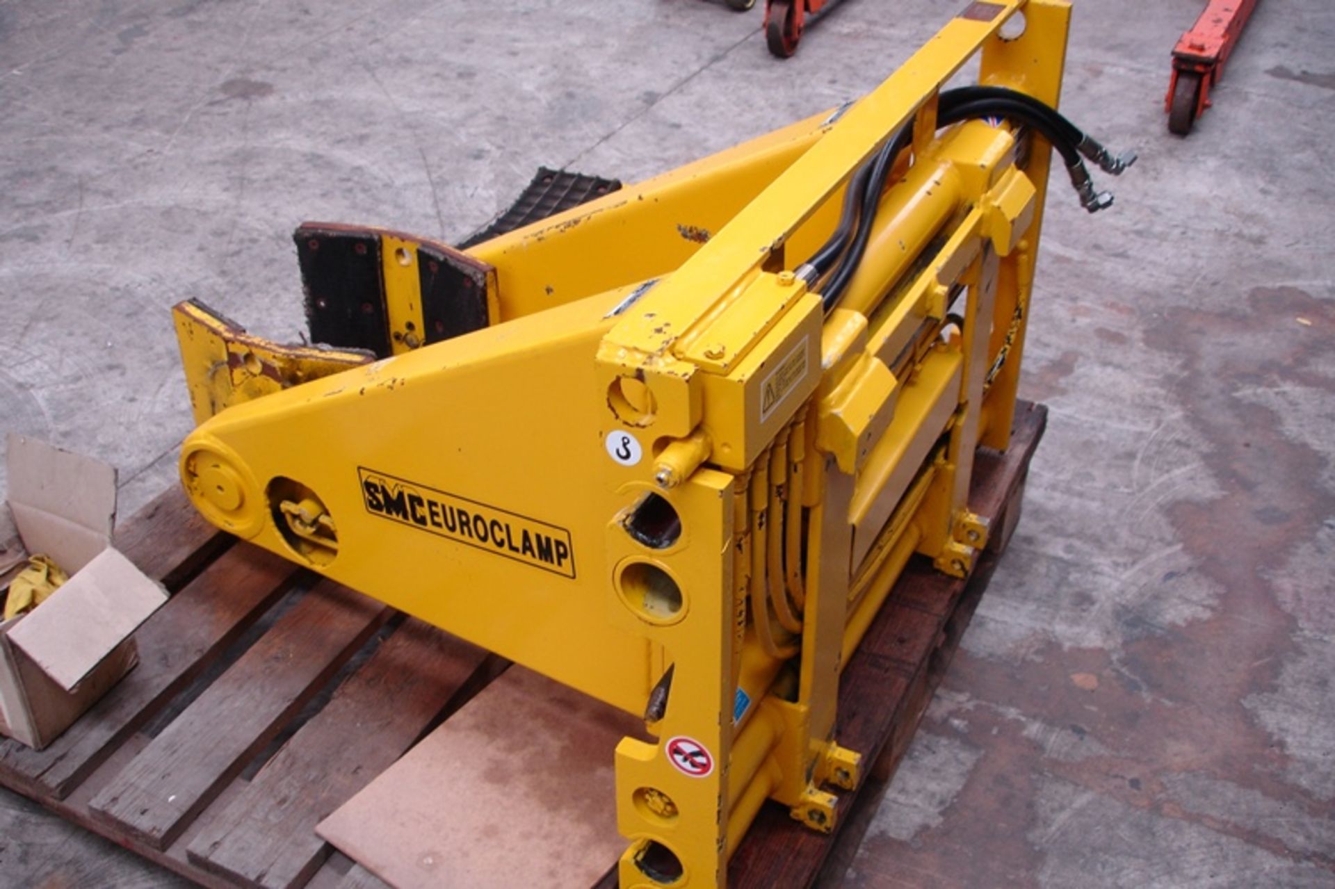 Hydraulic clamp for forklift - Image 3 of 5
