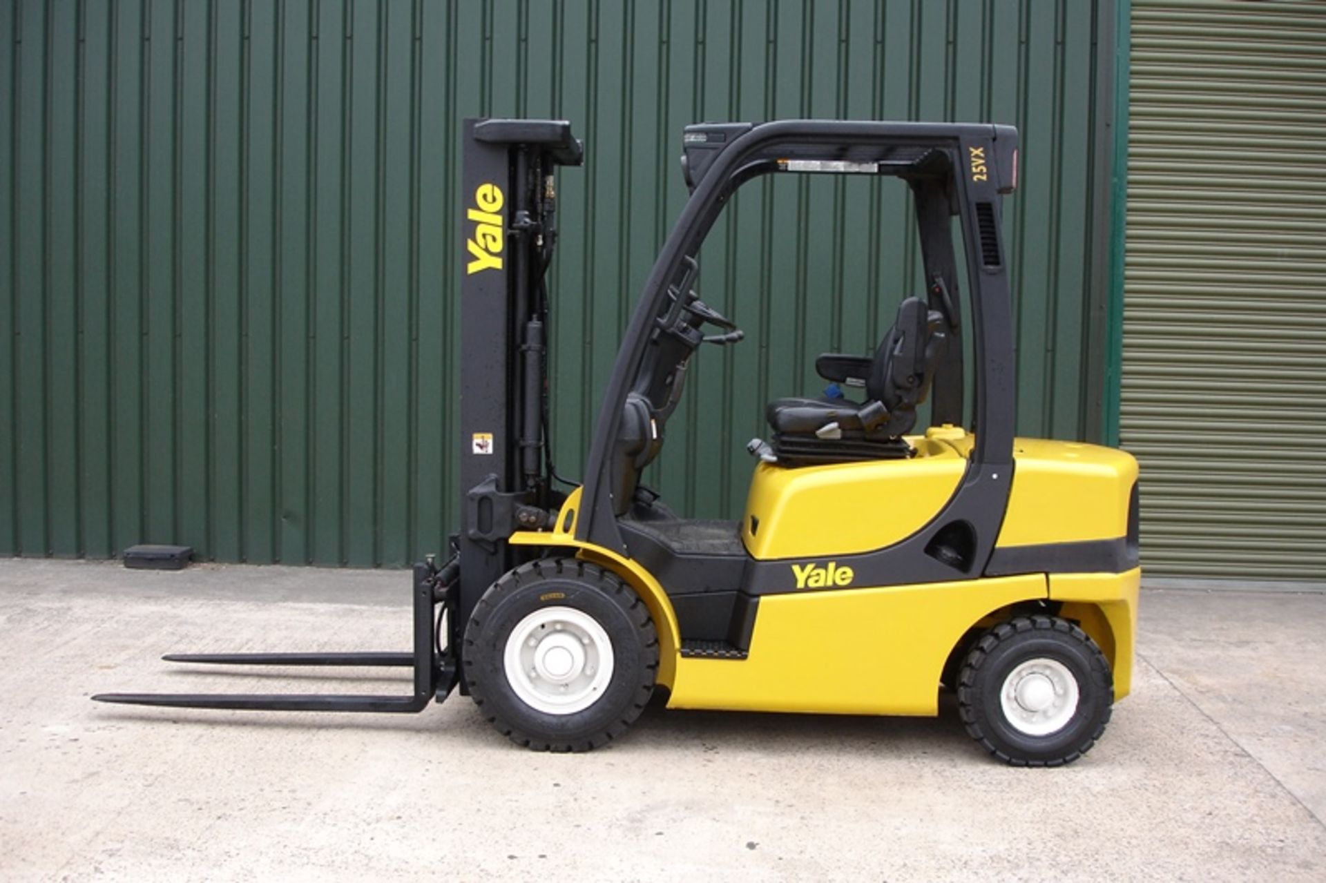 Yale GDP25VX Forklift (2010)