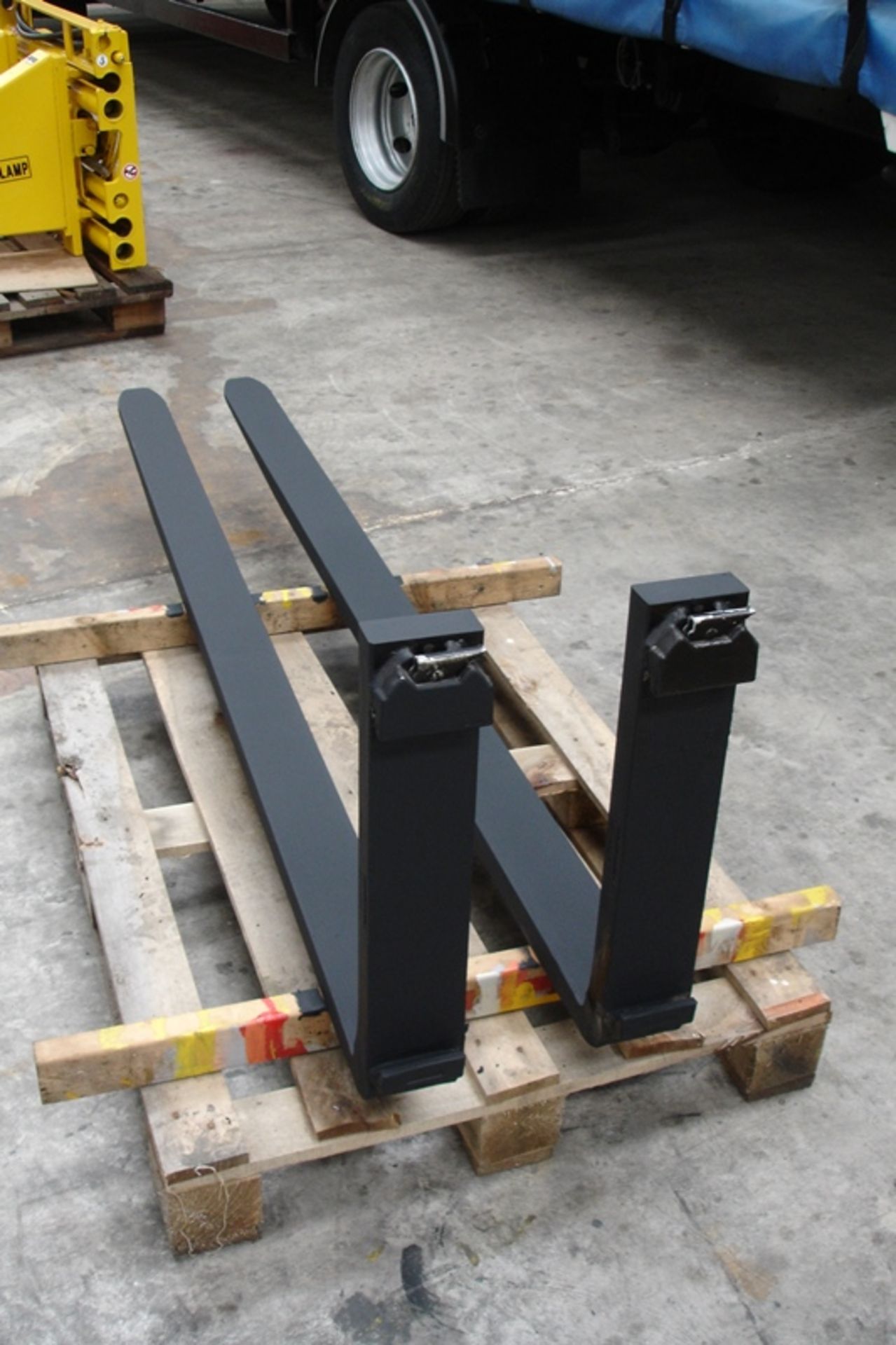 Long forks for 16" carriage - Image 2 of 2