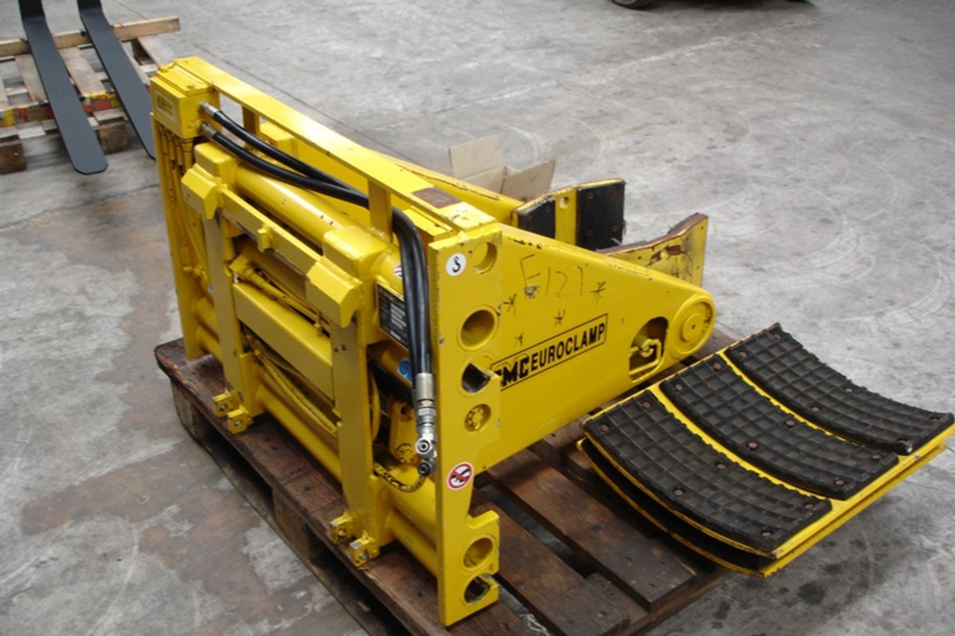 Hydraulic clamp for forklift - Image 2 of 5