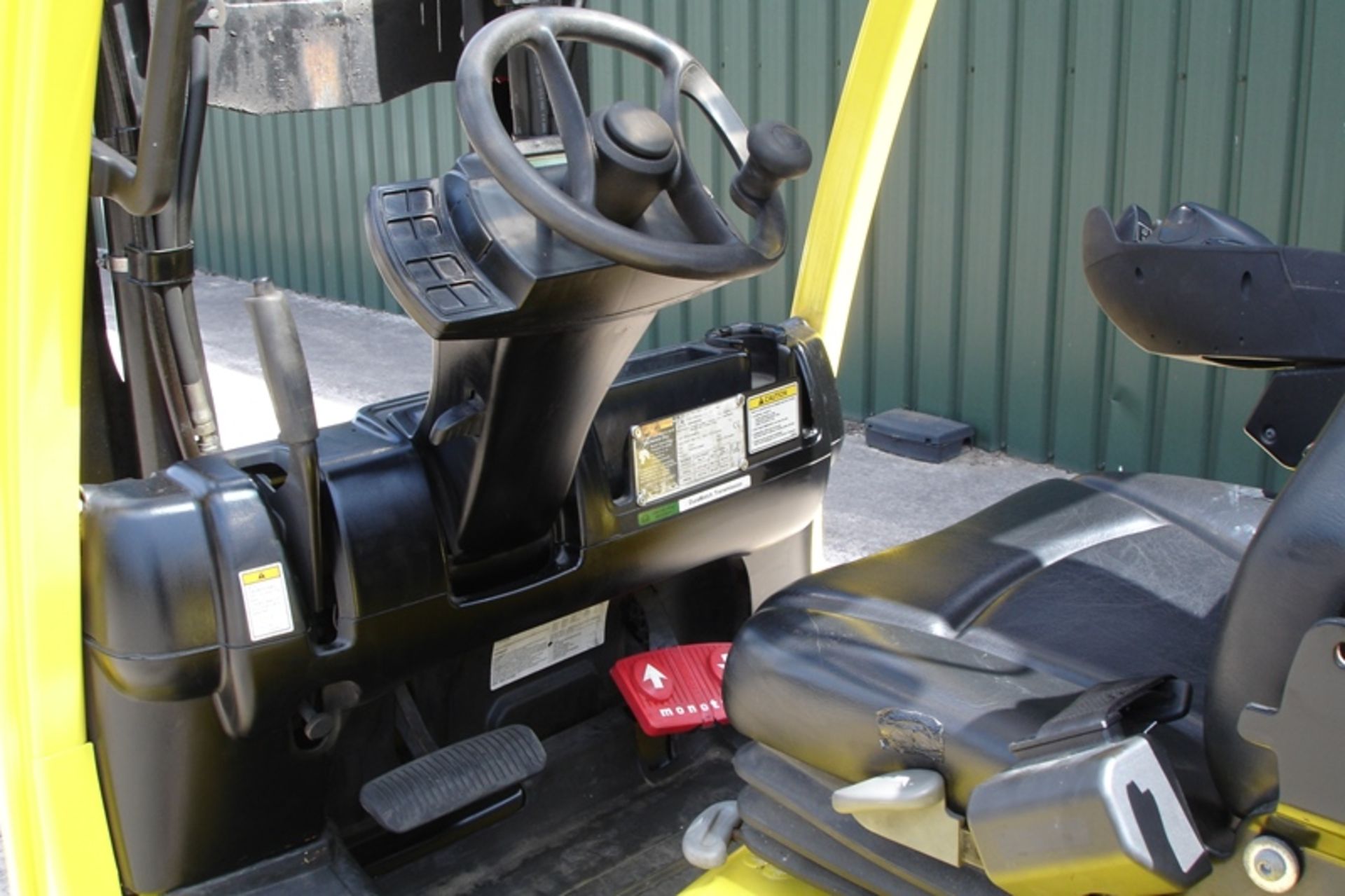 Hyster S4.0FT Compact Forklift ( 2011 ) - Image 6 of 6