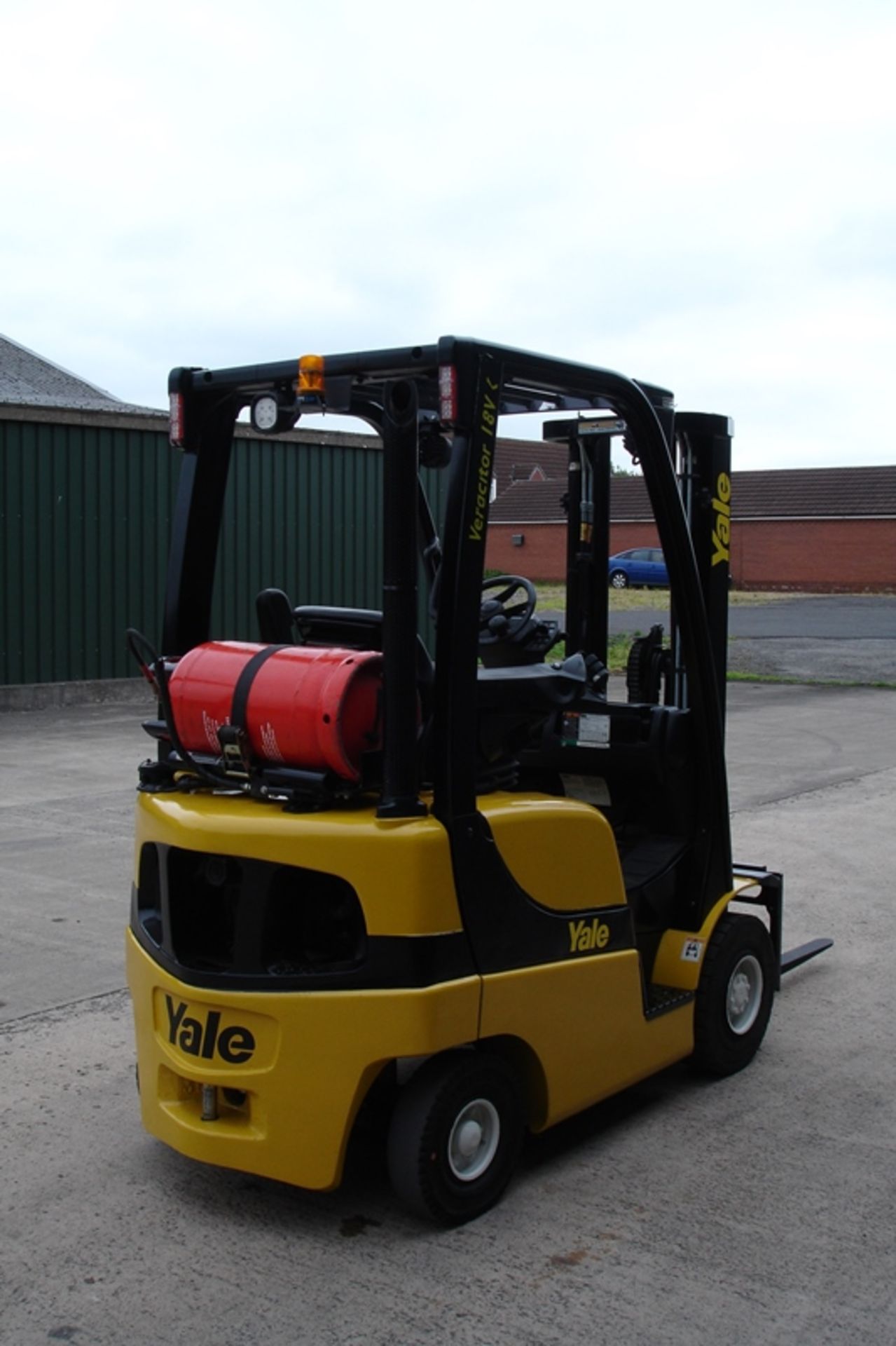 Yale GLP1.8VX Forklift (2011) - Image 3 of 6