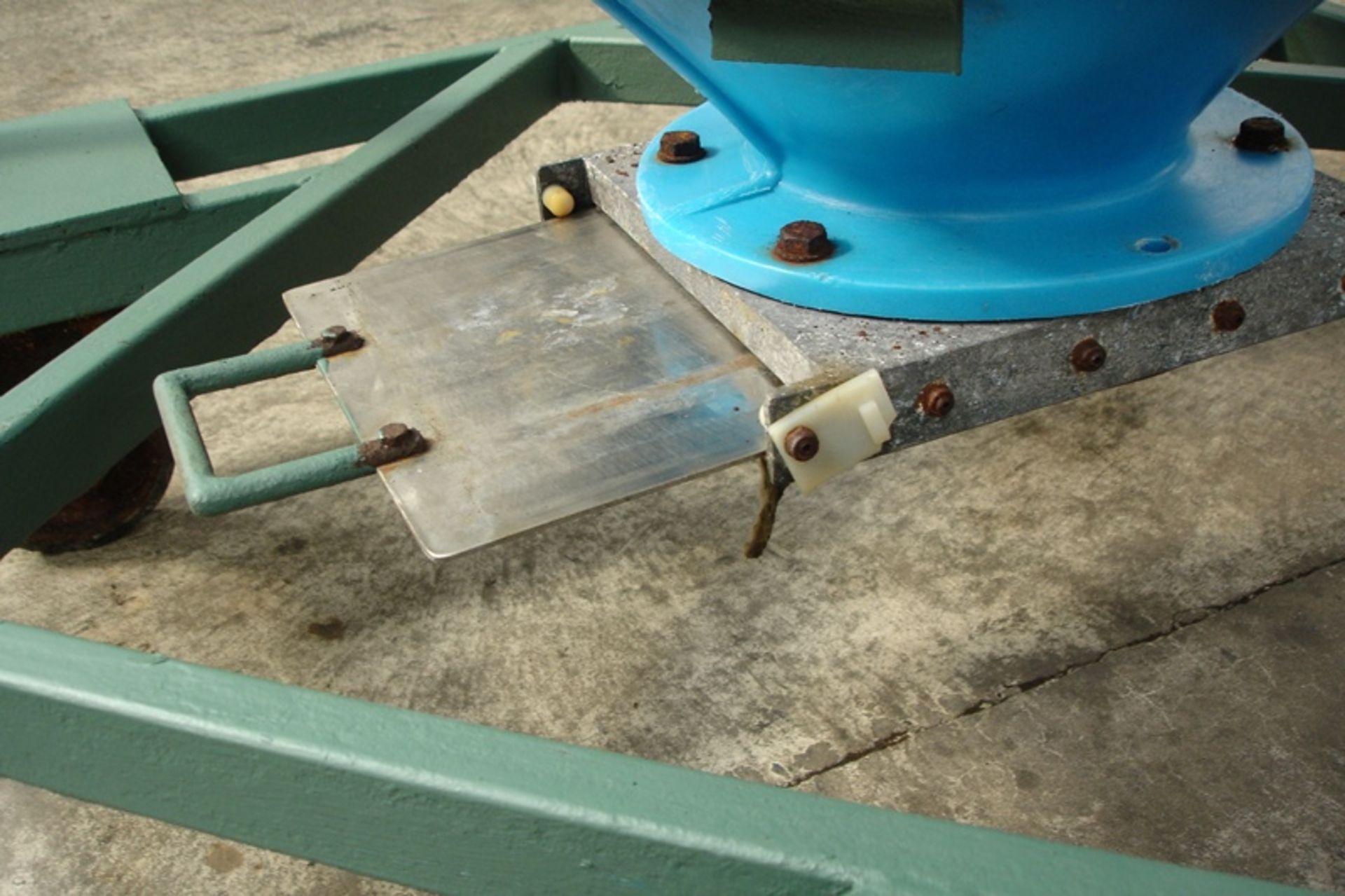 Storage Hopper with Slide Valve on bottom - Image 2 of 2