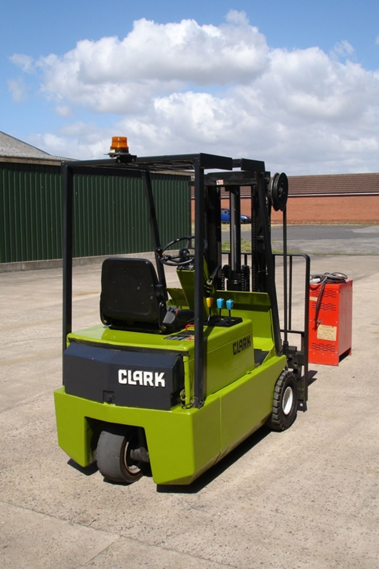 Clark 1.5 ton Electric Forklift - Image 3 of 6