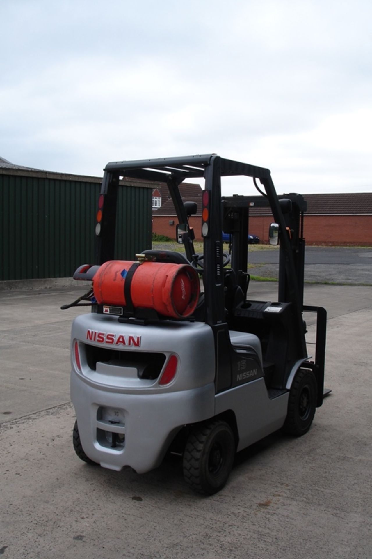 Nissan 1.5 ton forklift (2007) - Image 3 of 6