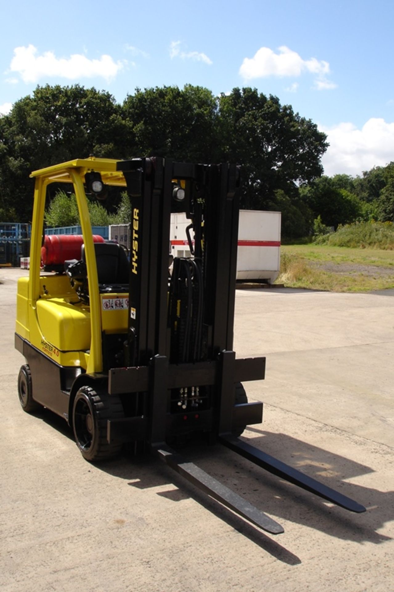 Hyster S4.0FT Compact Forklift ( 2011 ) - Image 4 of 6