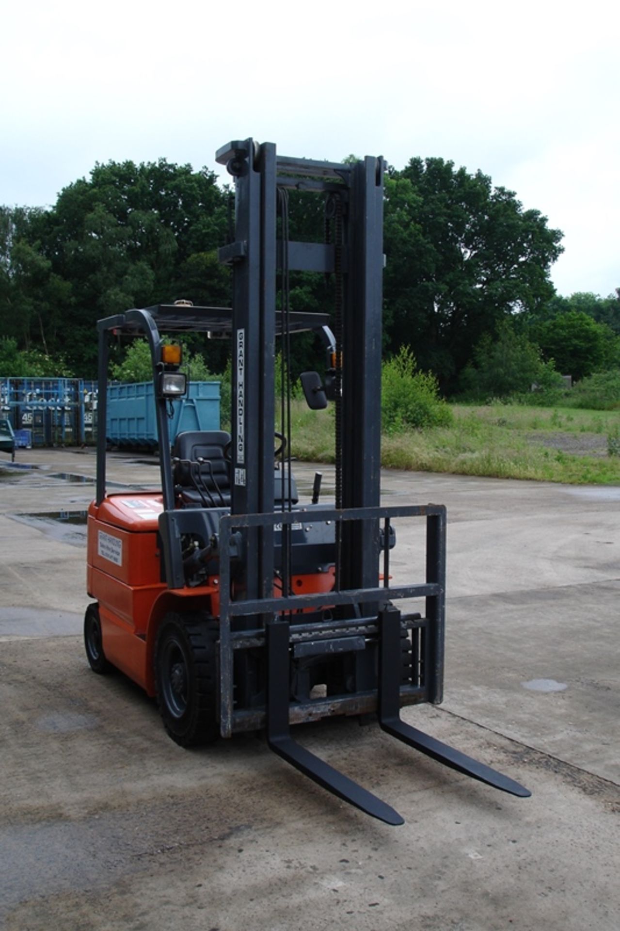 Heli 2.5 Ton Electric Forklift ( 2002 ) - Image 4 of 7