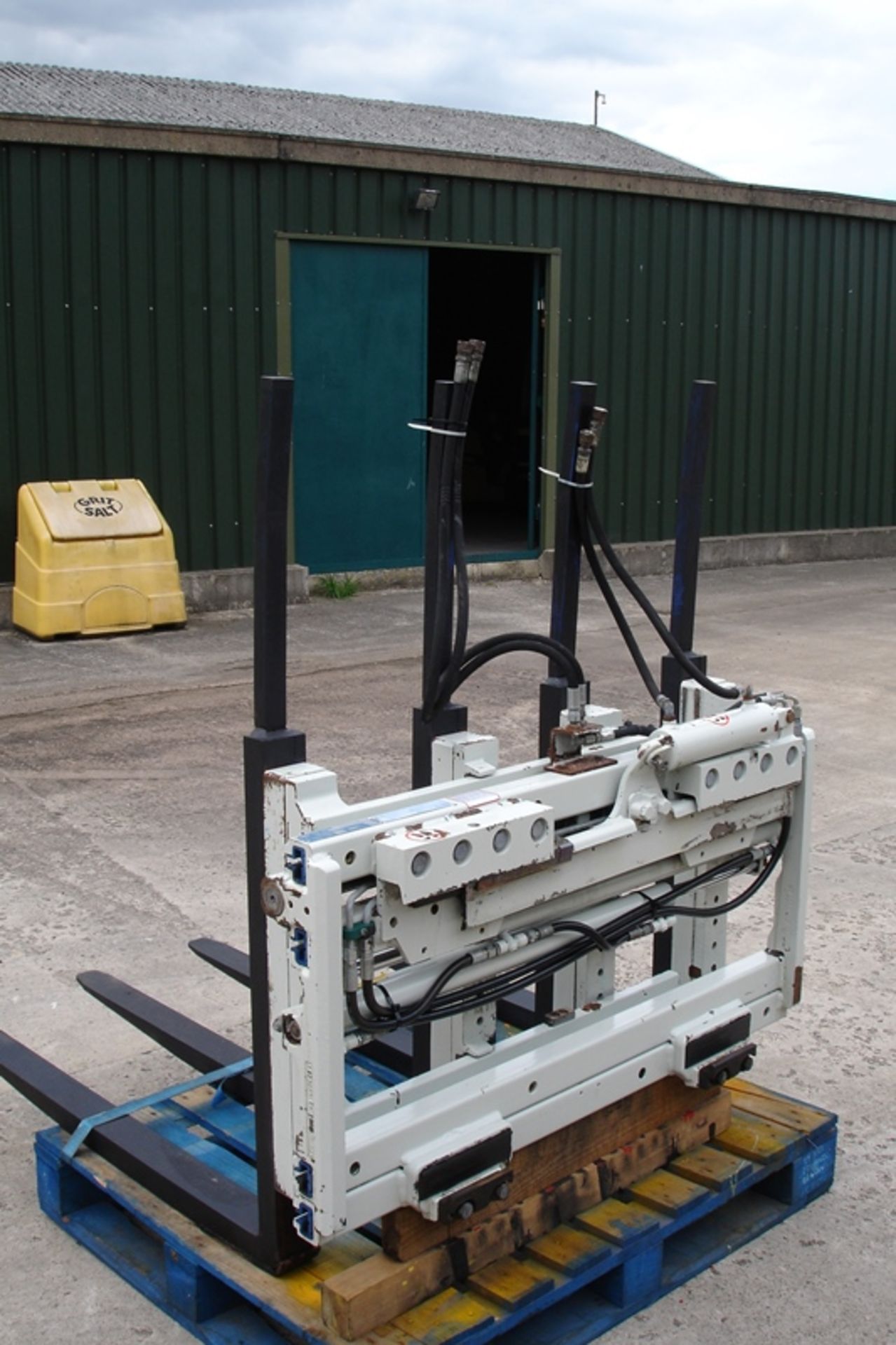 Cascade Multi Pallet Handler Forklift Attachment - Image 3 of 7