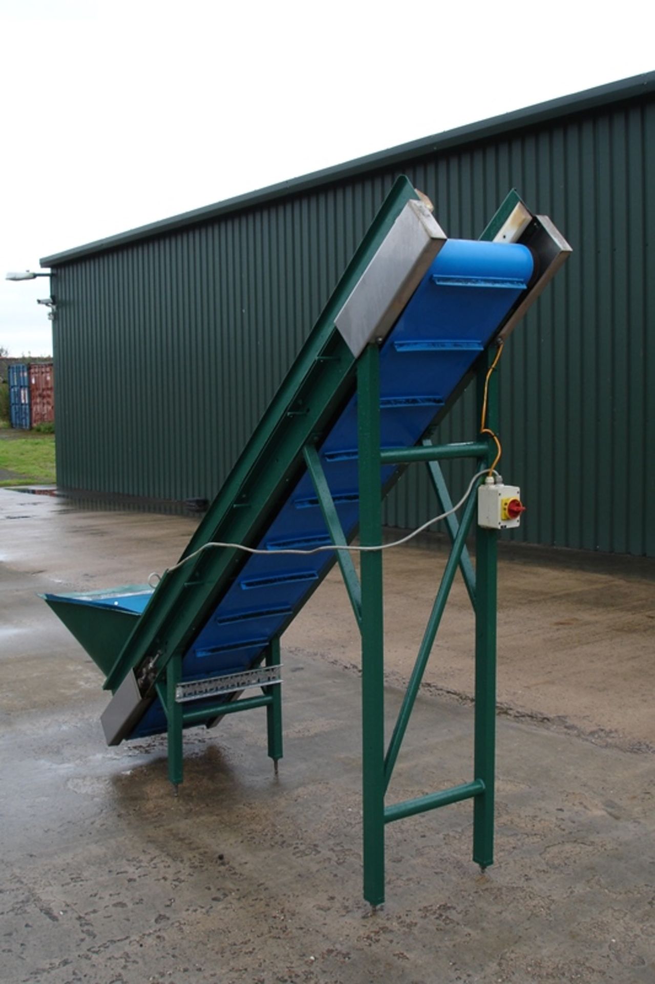 Uplift Conveyor With bottom hopper - Image 3 of 4