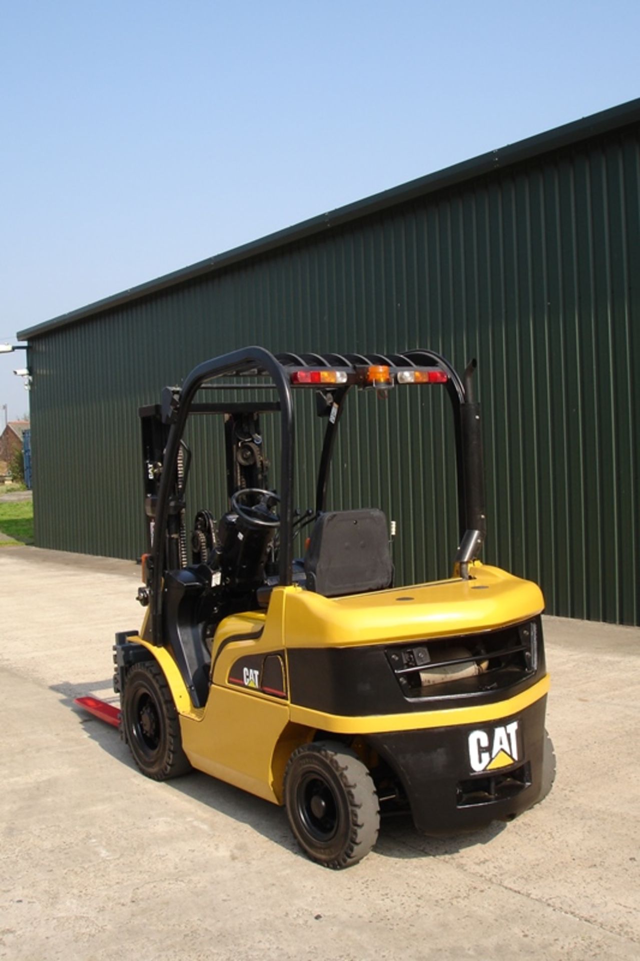 Caterpillar DP25N Forklift - Image 2 of 10