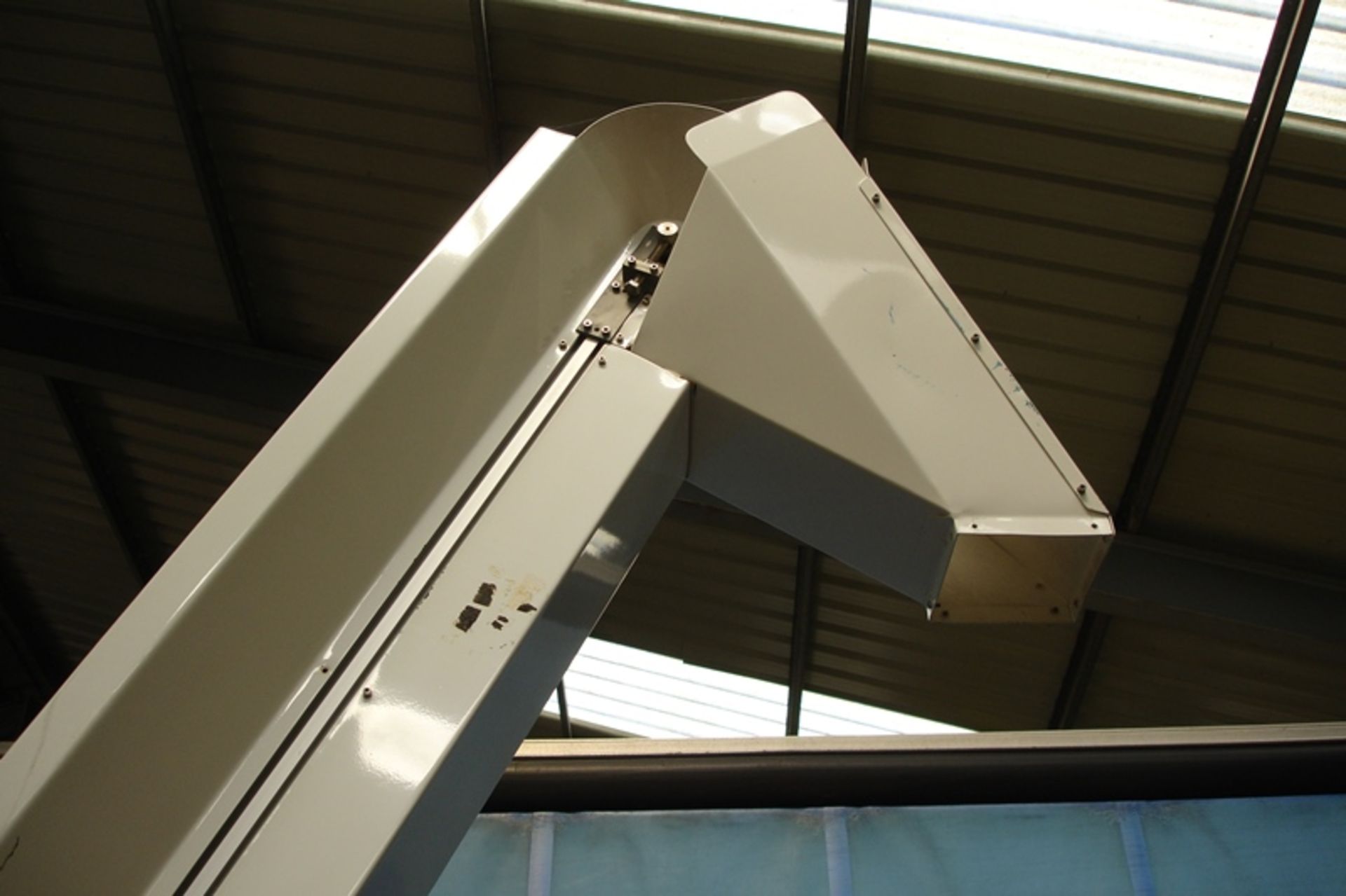 Aylesbury Uplift conveyor with bottom hopper - Image 5 of 5