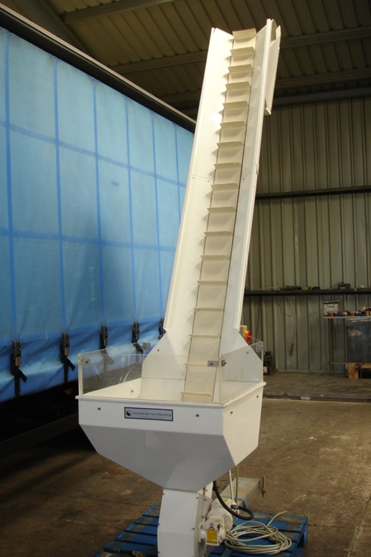 Aylesbury Uplift conveyor with bottom hopper - Image 2 of 5