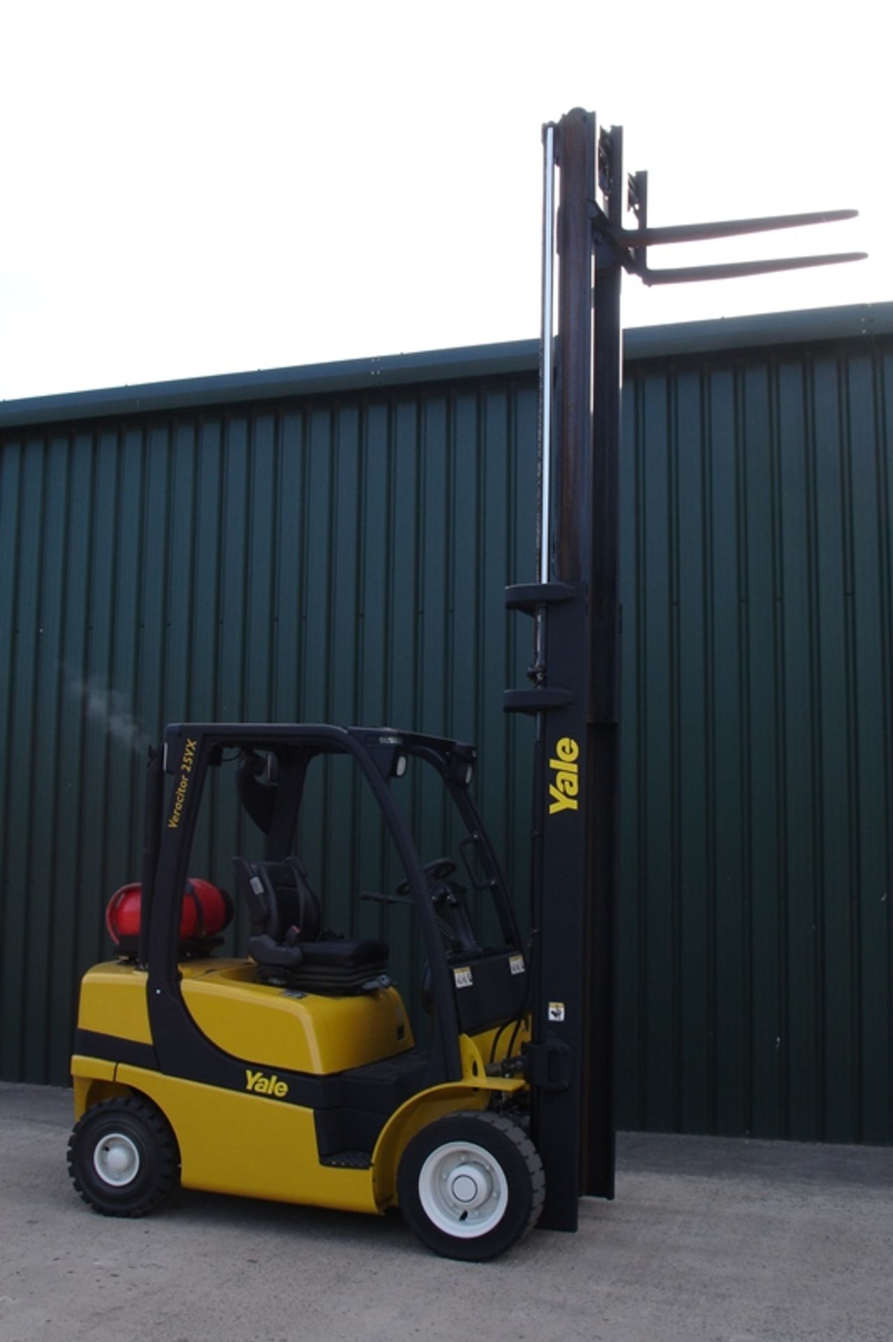 Yale GLP25VX Forklift (2010) - Image 7 of 7