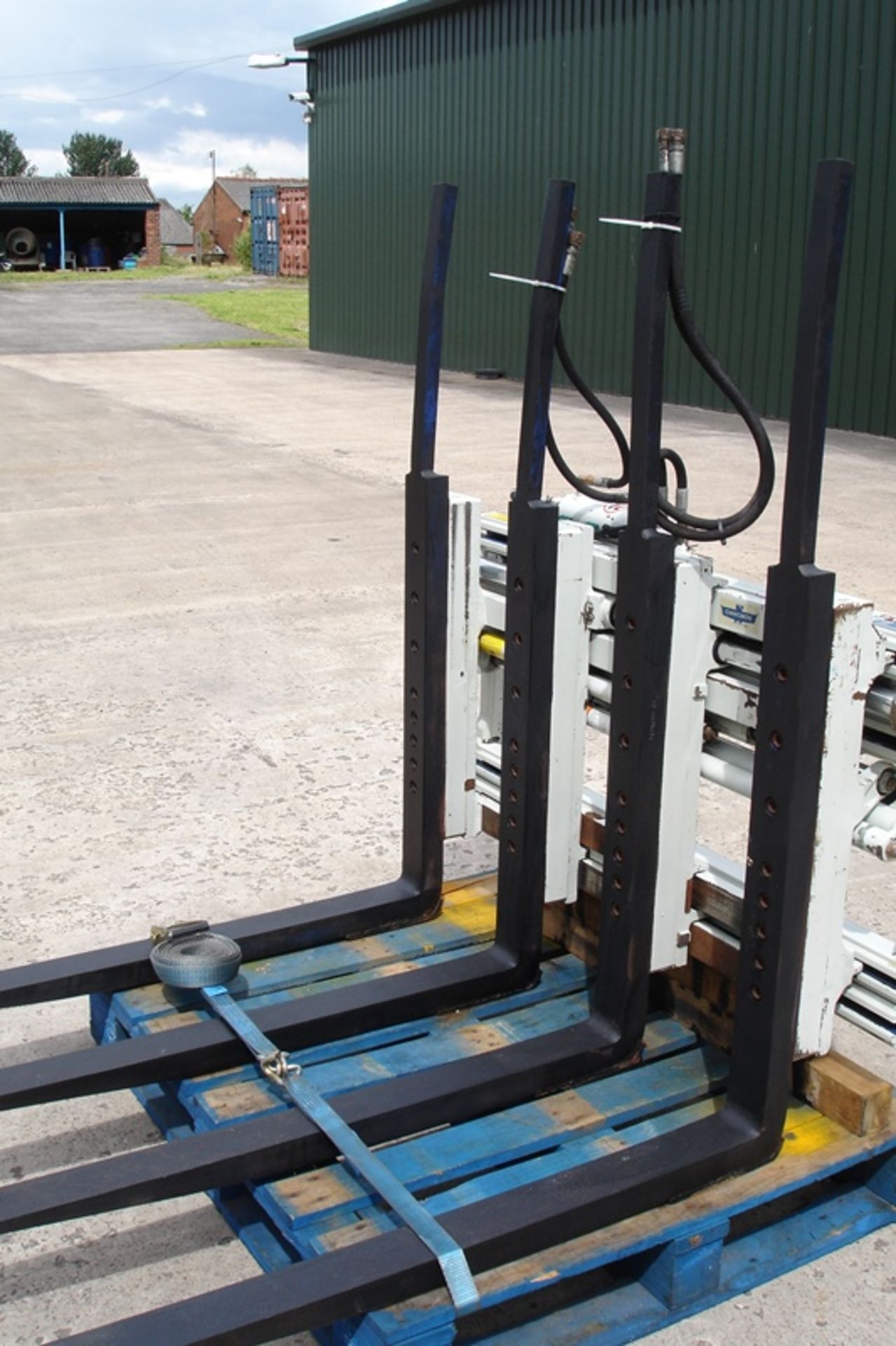 Cascade Multi Pallet Handler Forklift Attachment - Image 6 of 6