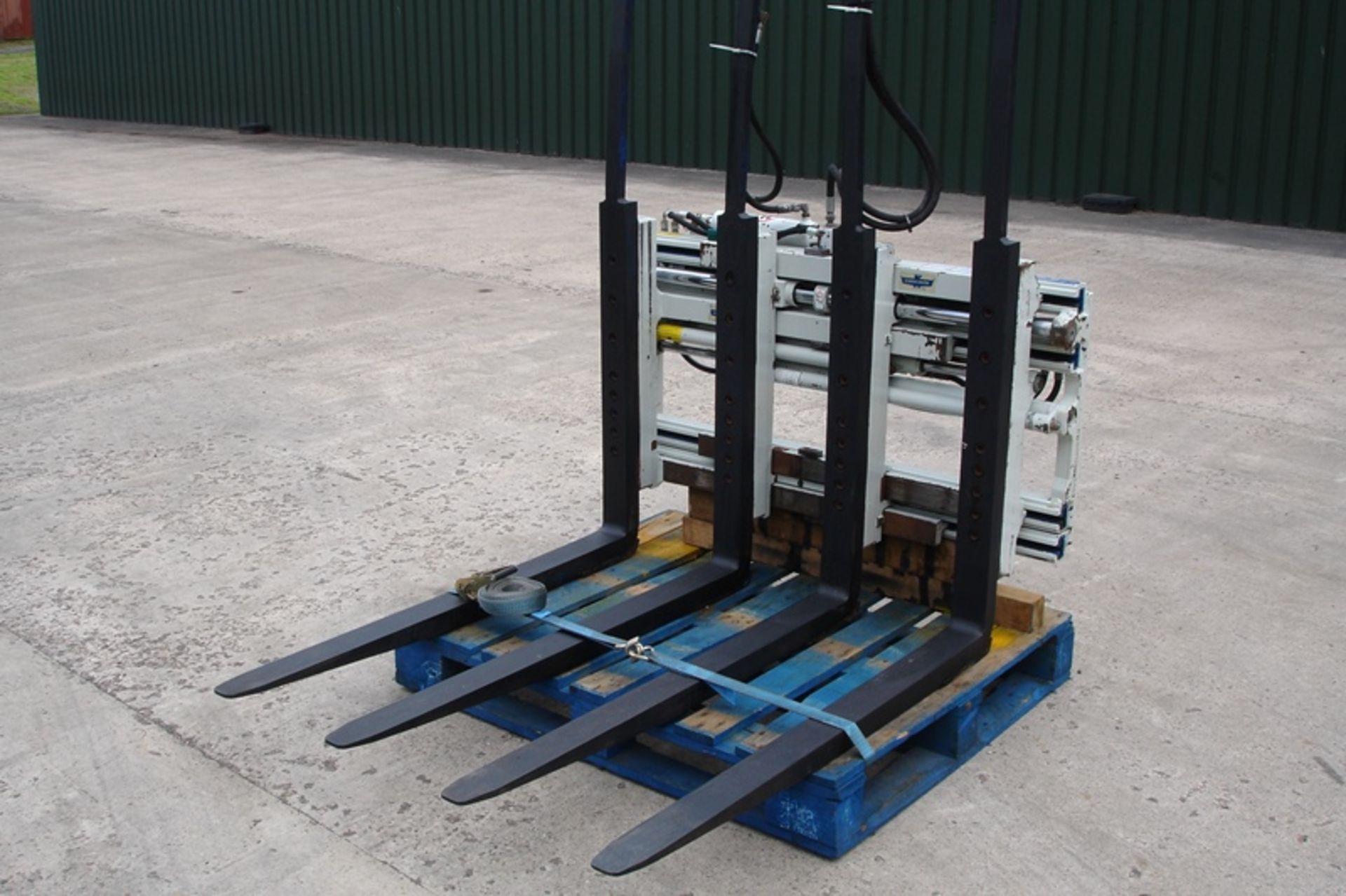 Cascade Multi Pallet Handler Forklift Attachment