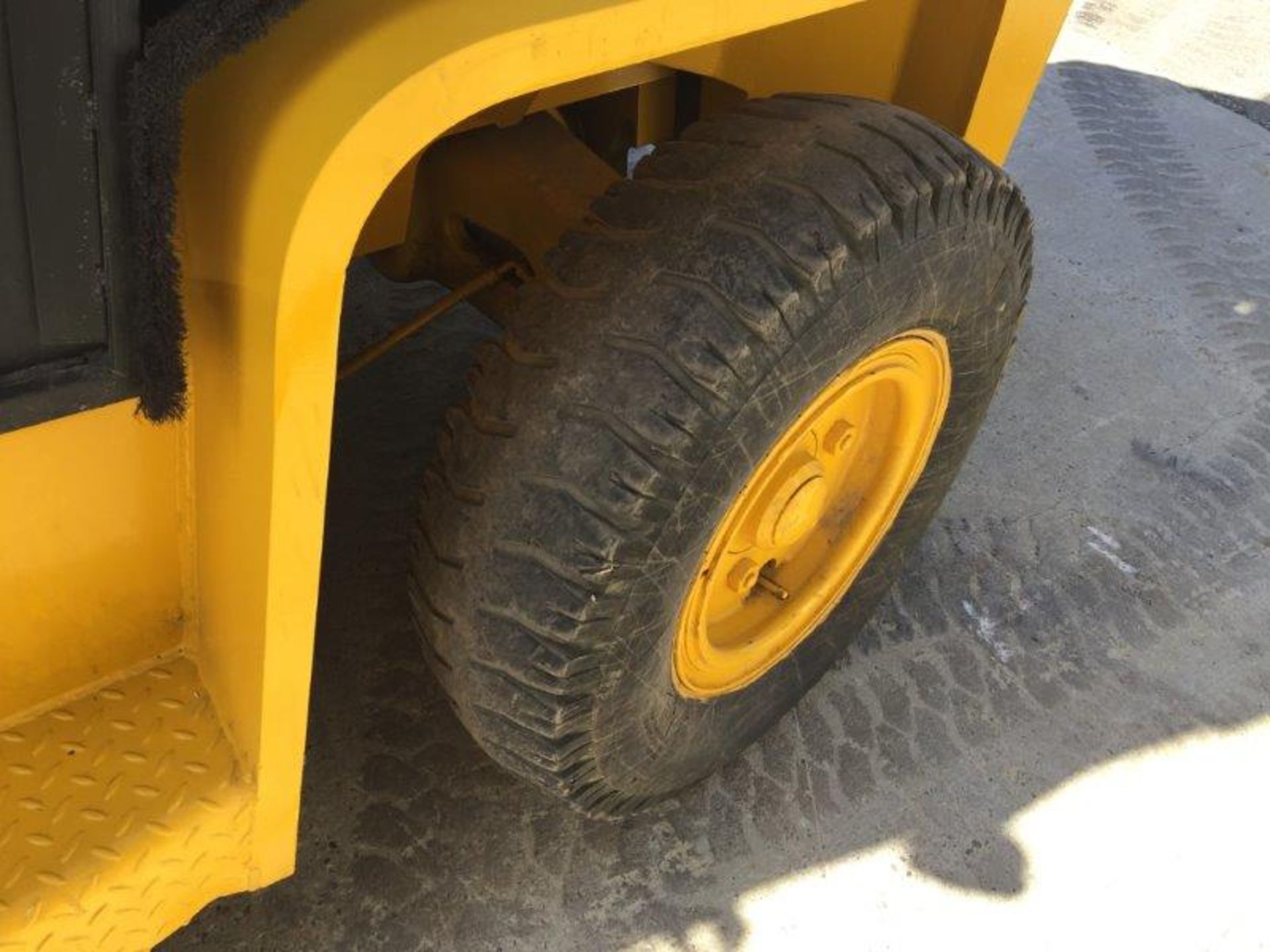 HYSTER Lift truck, Cap: 15,500 lbs.- Mod: H155XL,  Diesel - New front brakes, new paint - Image 5 of 16