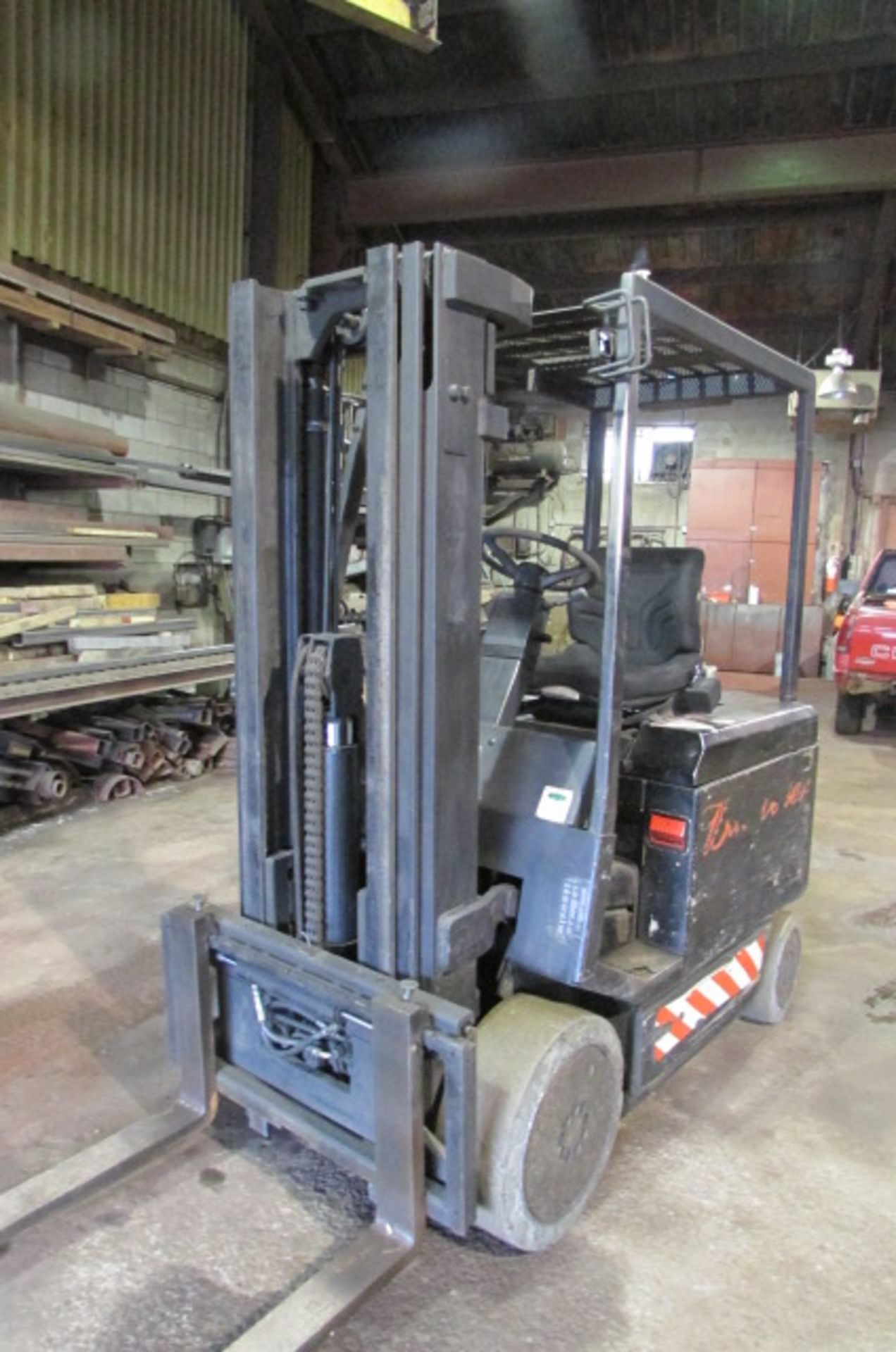 CROWN ELECTRIC LIFT TRUCK, Mod: 50FCTT, 5,000 CAP. - Image 2 of 11
