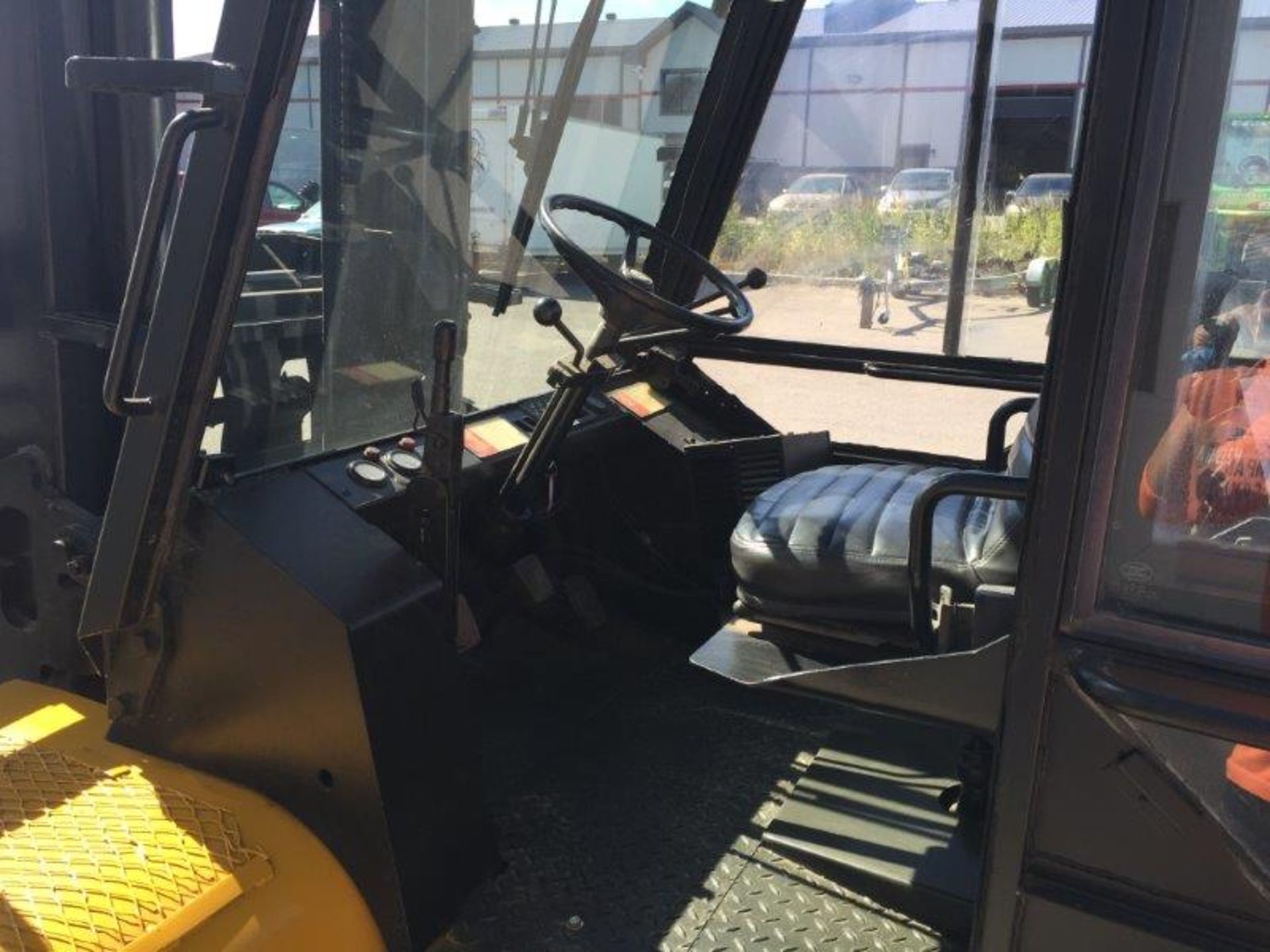 HYSTER Lift truck, Cap: 15,500 lbs.- Mod: H155XL,  Diesel - New front brakes, new paint - Image 8 of 16