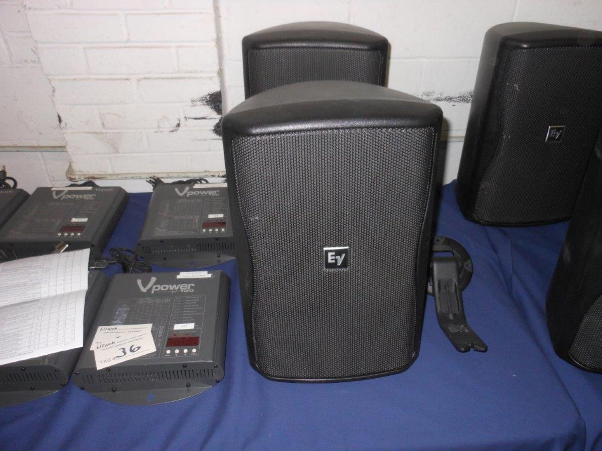 ELECTRO VOICE 2 way speakers mod: 2X11-90……