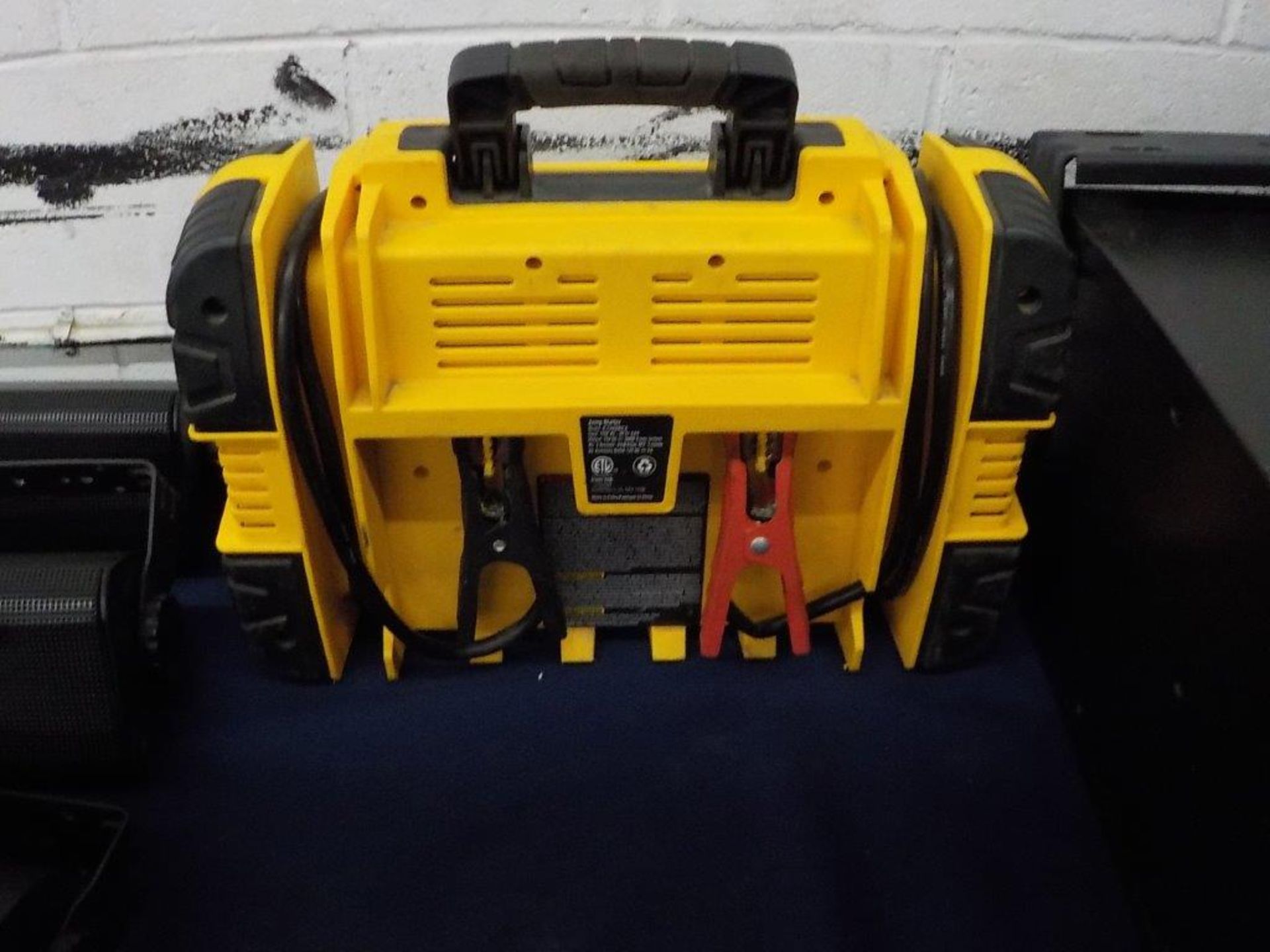 CATERPILLAR jump starter mod: CJ3000ca, 12v-dc-1000 amps instant - Image 2 of 2